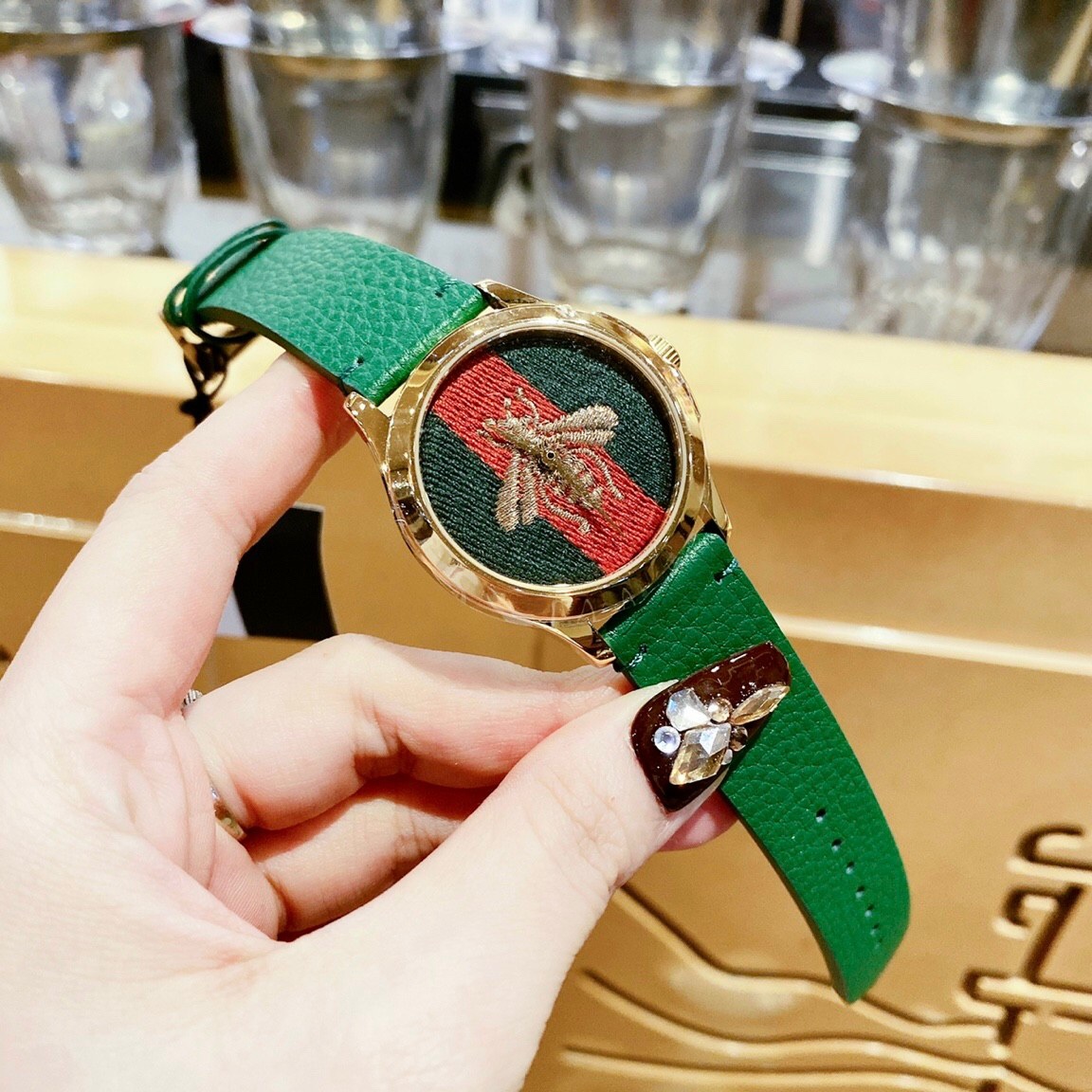 Đồng Hồ Gucci G-Timeless |Nữ |Họa Tiết Con Ong Thêu |Dây Da Xanh Lá |Máy Pin (Quartz) |Size 38mm |donghogiatot.vn