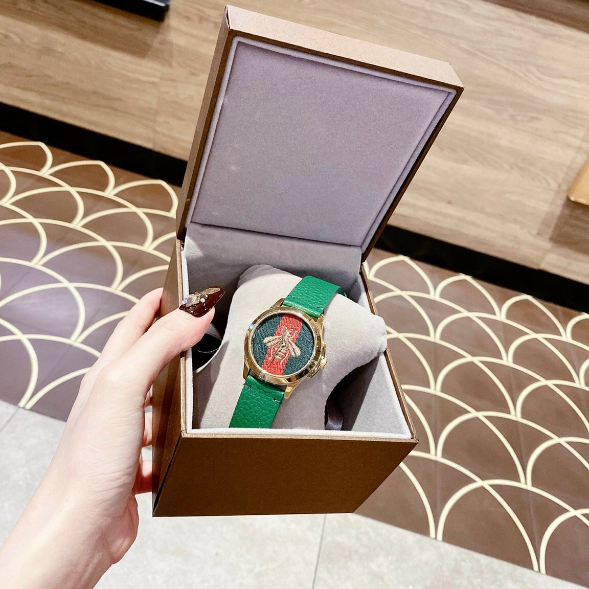 Đồng Hồ Gucci G-Timeless |Nữ |Họa Tiết Con Ong Thêu |Dây Da Xanh Lá |Máy Pin (Quartz) |Size 38mm |donghogiatot.vn