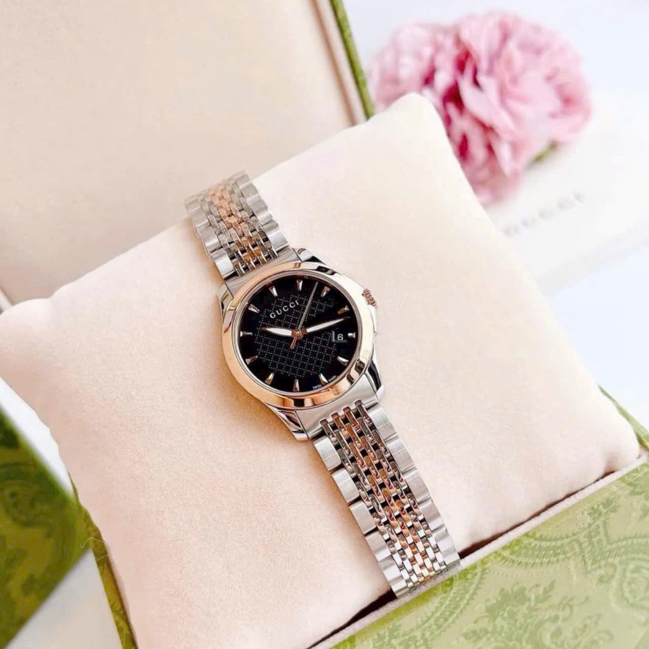 Đồng Hồ Gucci G-Timeless |Nữ Giới |Mặt Màu Đen |Dây Kim Loại Demi Rose |Máy Pin (Quartz) |Size 28mm |donghogiatot.vn