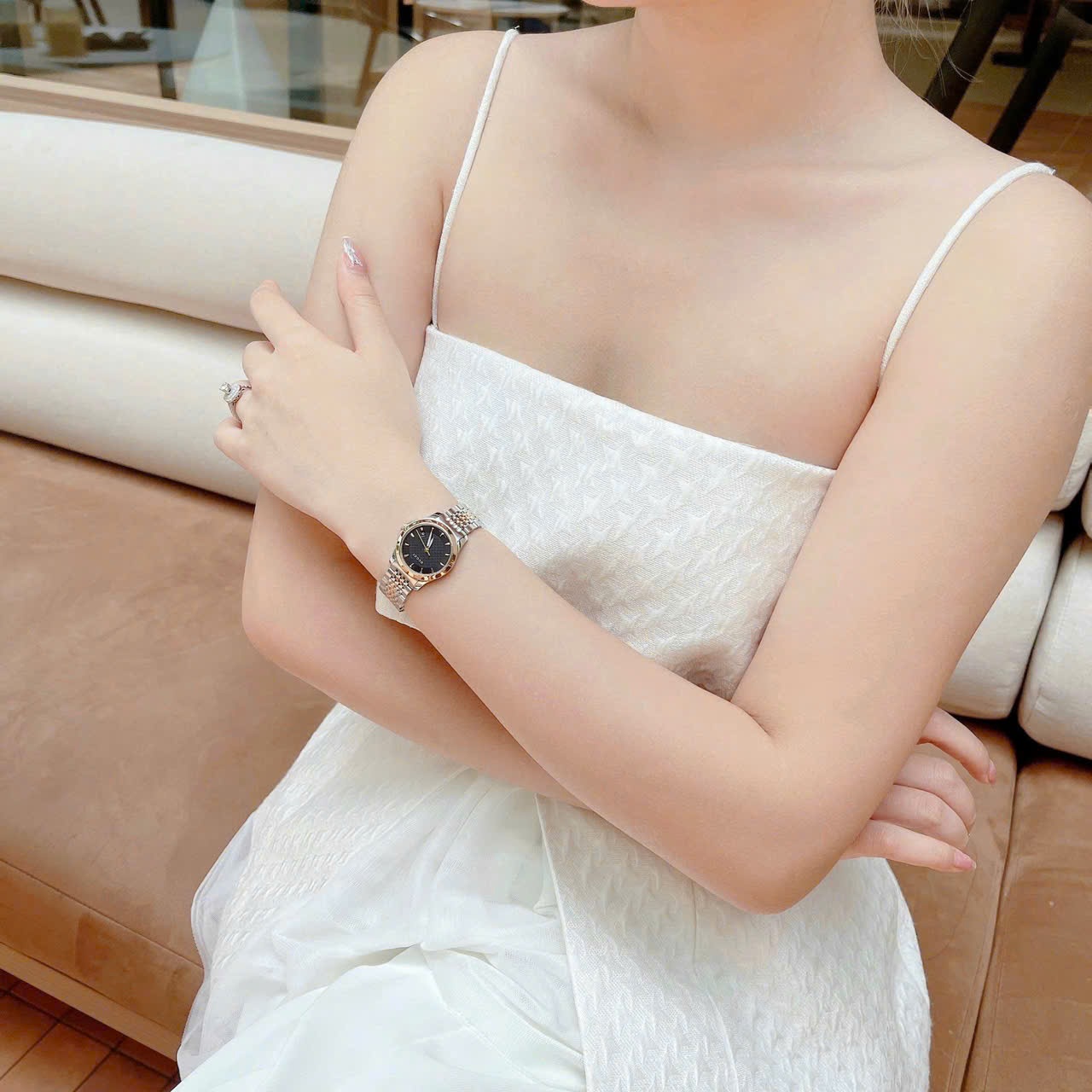 Đồng Hồ Gucci G-Timeless |Nữ Giới |Mặt Màu Đen |Dây Kim Loại Demi Rose |Máy Pin (Quartz) |Size 28mm |donghogiatot.vn