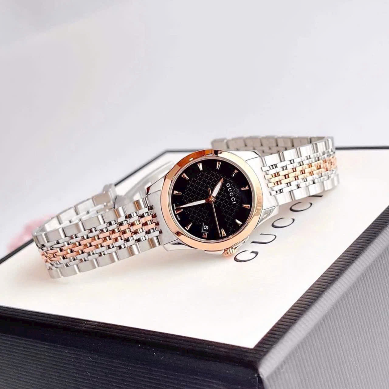 Đồng Hồ Gucci G-Timeless |Nữ Giới |Mặt Màu Đen |Dây Kim Loại Demi Rose |Máy Pin (Quartz) |Size 28mm |donghogiatot.vn