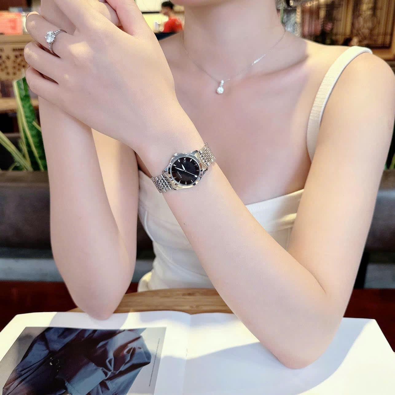 Đồng Hồ Gucci G-Timeless |Nữ Giới |Mặt Màu Đen |Dây Kim Loại Silver |Máy Pin (Quartz) |Size 28mm |donghogiatot.vn