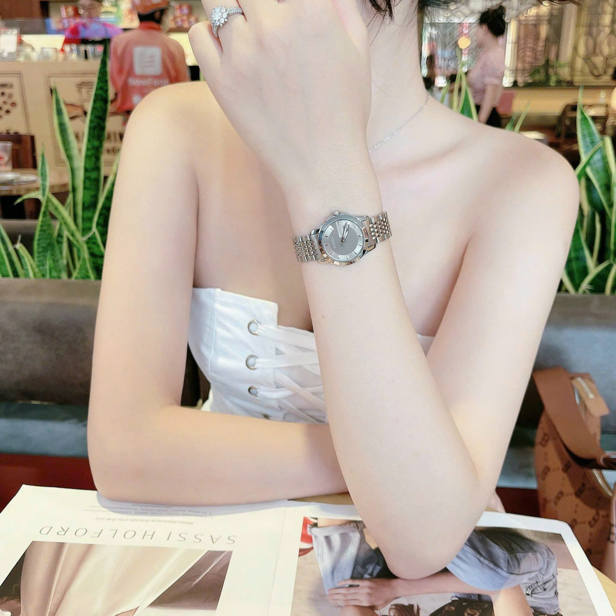 Đồng Hồ Gucci G-Timeless |Nữ Giới |Mặt Màu Nâu |Dây Kim Loại Silver |Máy Pin (Quartz) |Size 28mm |donghogiatot.vn