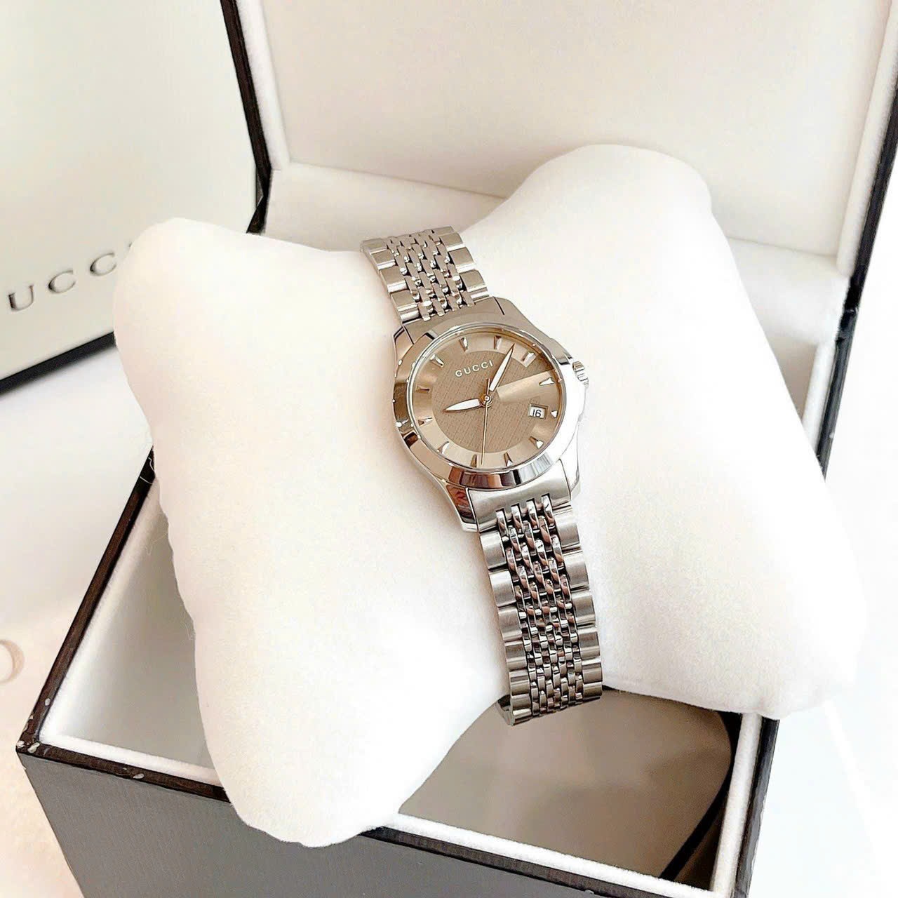 Đồng Hồ Gucci G-Timeless |Nữ Giới |Mặt Màu Nâu |Dây Kim Loại Silver |Máy Pin (Quartz) |Size 28mm |donghogiatot.vn