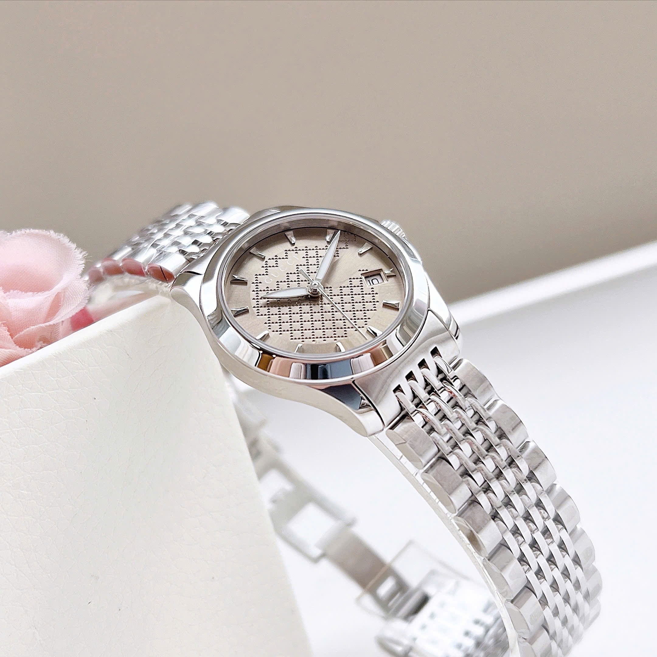 Đồng Hồ Gucci G-Timeless |Nữ Giới |Mặt Màu Nâu |Dây Kim Loại Silver |Máy Pin (Quartz) |Size 28mm |donghogiatot.vn