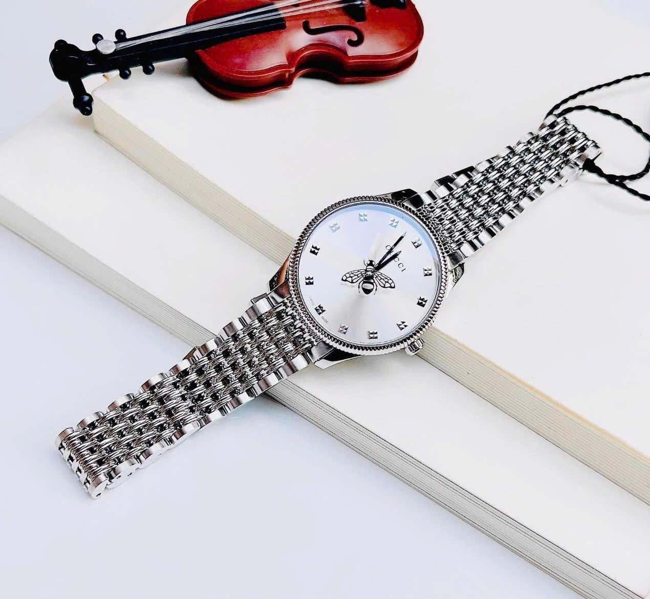 Đồng Hồ Gucci G-Timeless |Nữ Giới |Mặt Trắng |Dây Kim Loại Silver |Máy Pin (Quartz) |Size 29mm |donghogiatot.vn