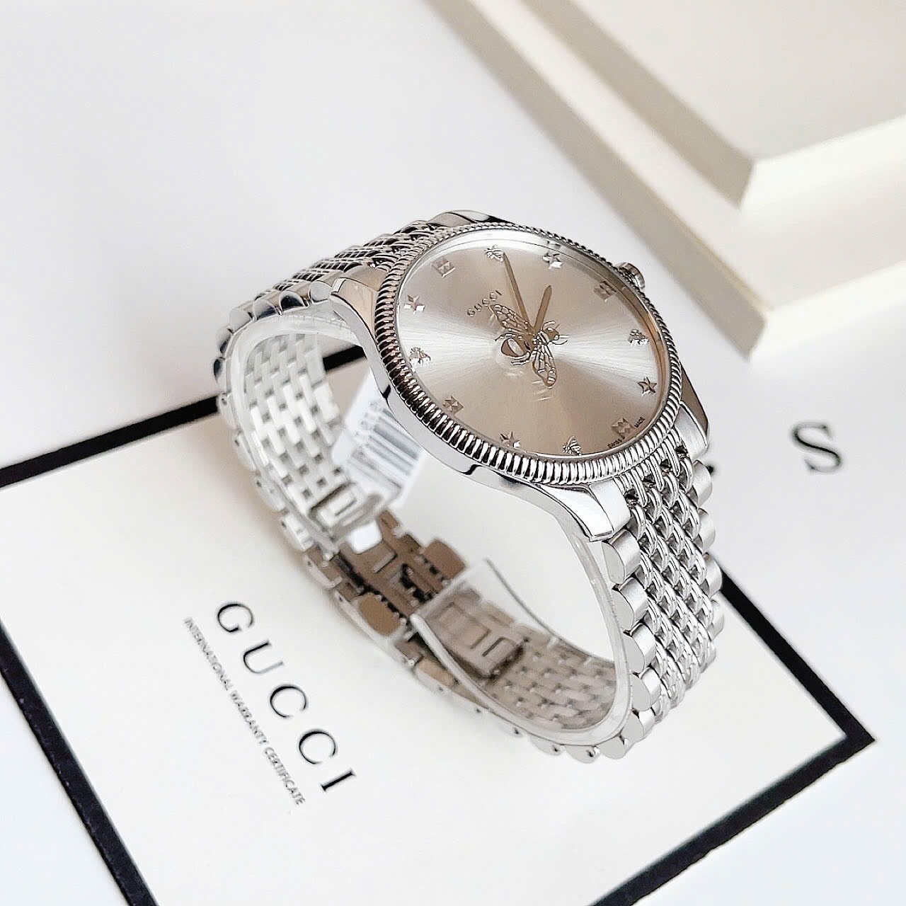 Đồng Hồ Gucci G-Timeless |Nữ Giới |Mặt Tròn Trắng |Dây Kim Loại Silver |Máy Pin (Quartz) |Size 36mm |donghogiatot.vn