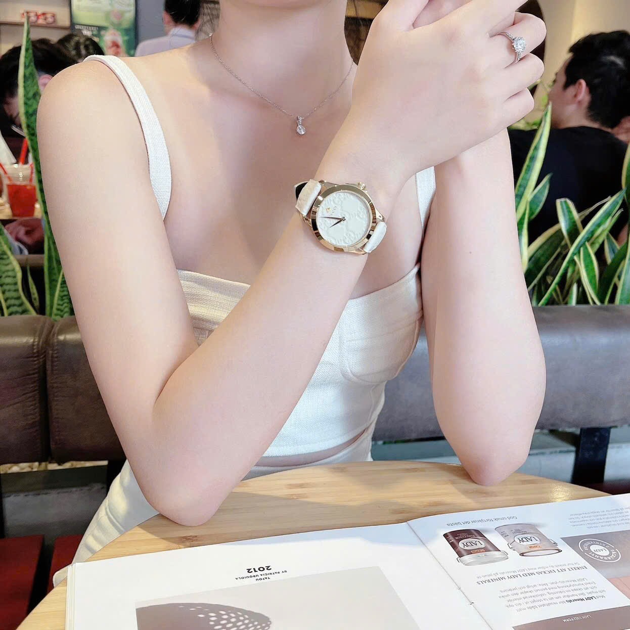 Đồng Hồ Gucci G-Timeless |Nữ |Vàng Gold |Dây Da Màu Trắng |Máy Pin (Quartz) |Size 38mm |donghogiatot.vn