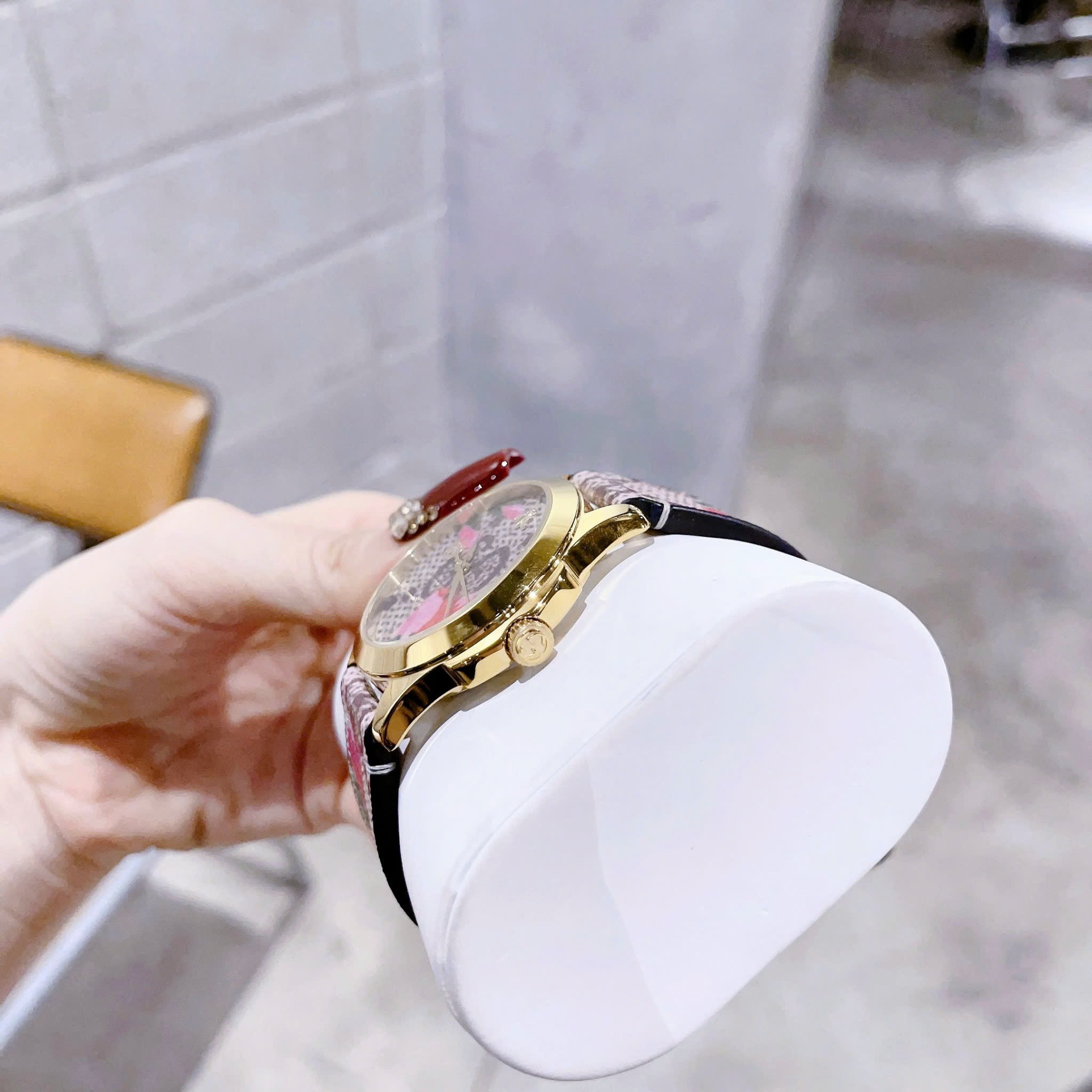 Đồng Hồ Gucci G-Timeless Pink Blooms Print |Nữ |Dây Da Họa Tiết Bông Hoa |Máy Pin (Quartz) |Size 38mm |donghogiatot.vn