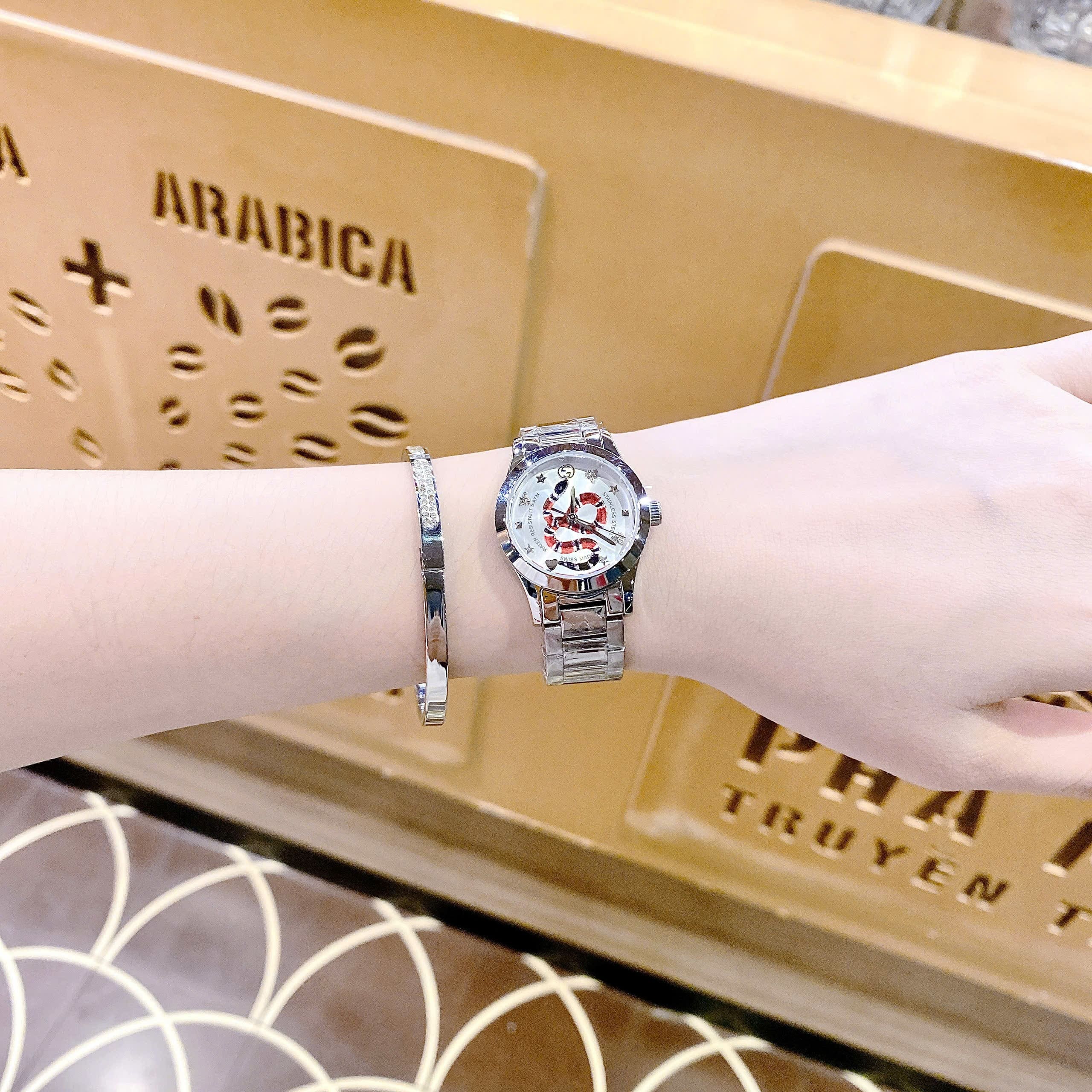 Đồng Hồ Gucci G-Timeless Snake |Cặp Đôi |Mặt Con Rắn |Dây Kim Loại Silver |Size 29x38mm |donghogiatot.vn