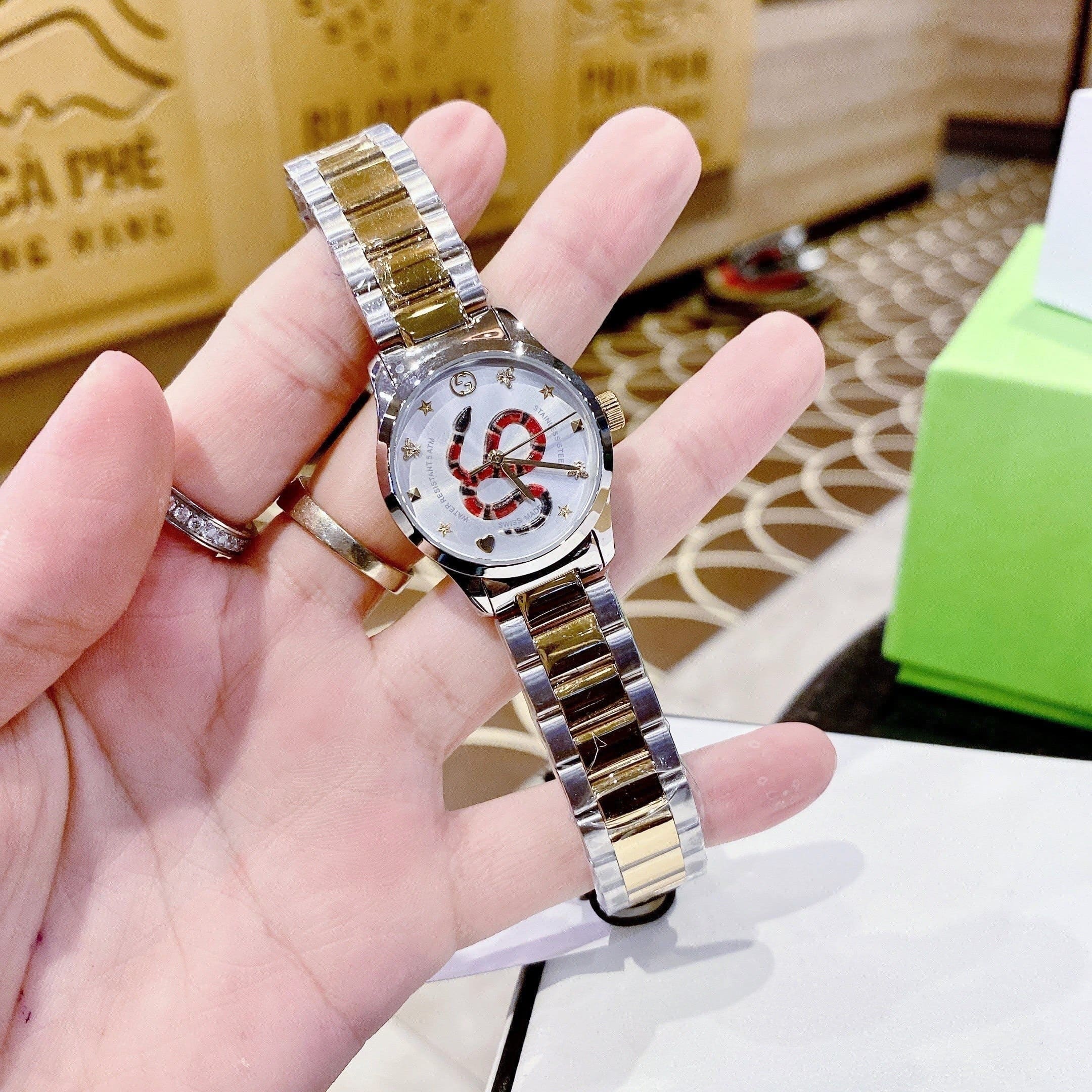 Đồng Hồ Gucci G-Timeless Snake Motif |Cặp Đôi |Hình Rắn |Dây Kim Loại Demi Vàng |Size 29x38mm |donghogiatot.vn