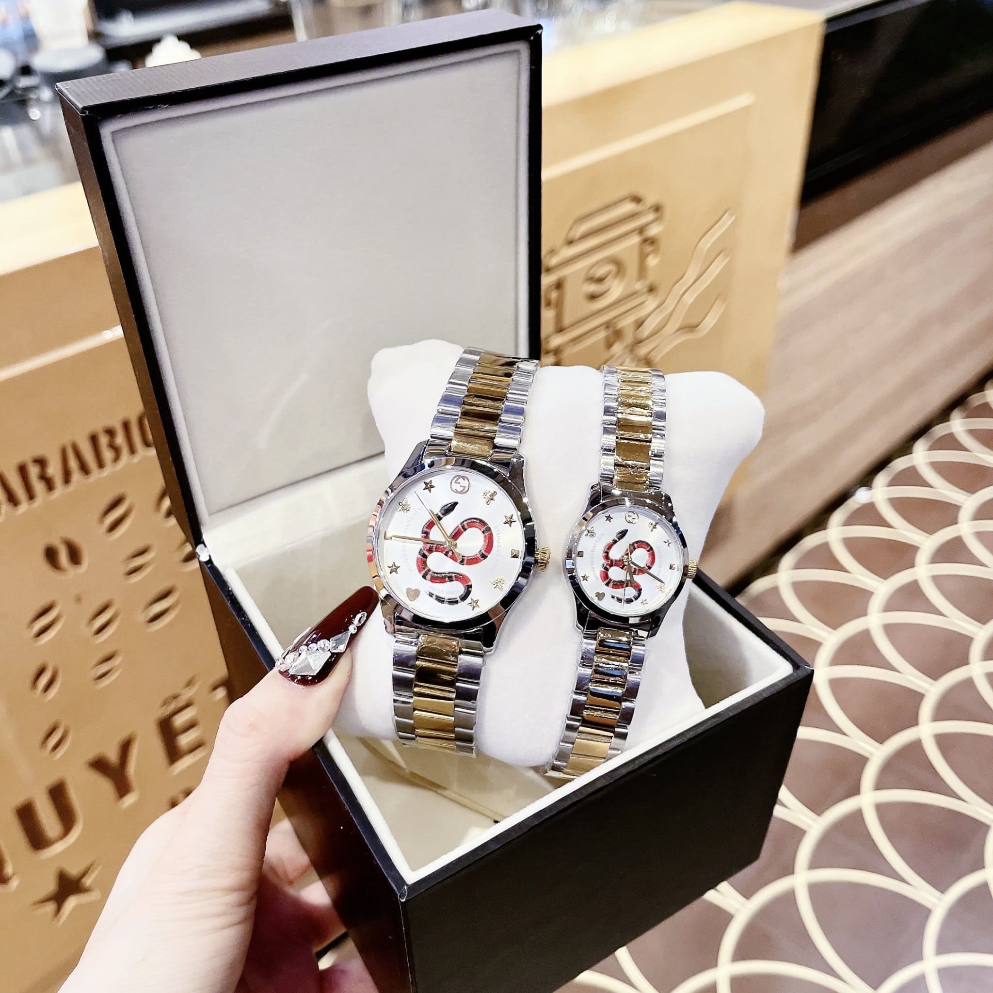 Đồng Hồ Gucci G-Timeless Snake Motif |Cặp Đôi |Hình Rắn |Dây Kim Loại Demi Vàng |Size 29x38mm |donghogiatot.vn