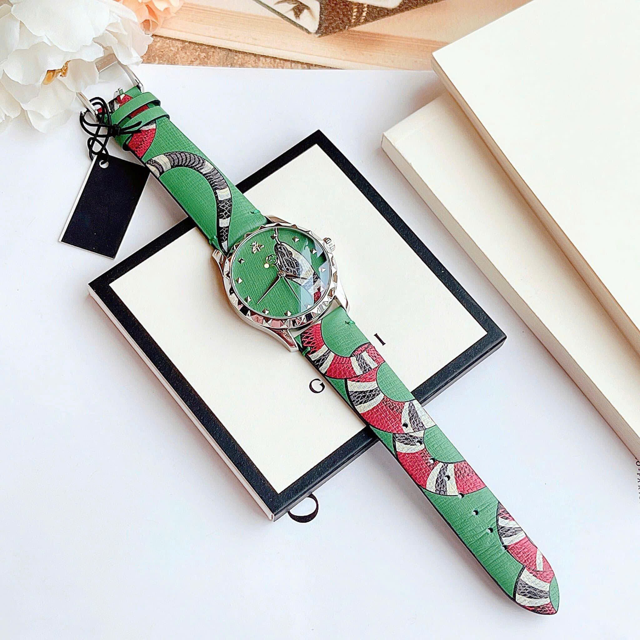 Đồng Hồ Gucci G-Timeless Textured |Nữ |Mặt Đầu Rắn |Dây Da Xanh Lá |Máy Pin (Quartz) |Size 38mm |donghogiatot.vn