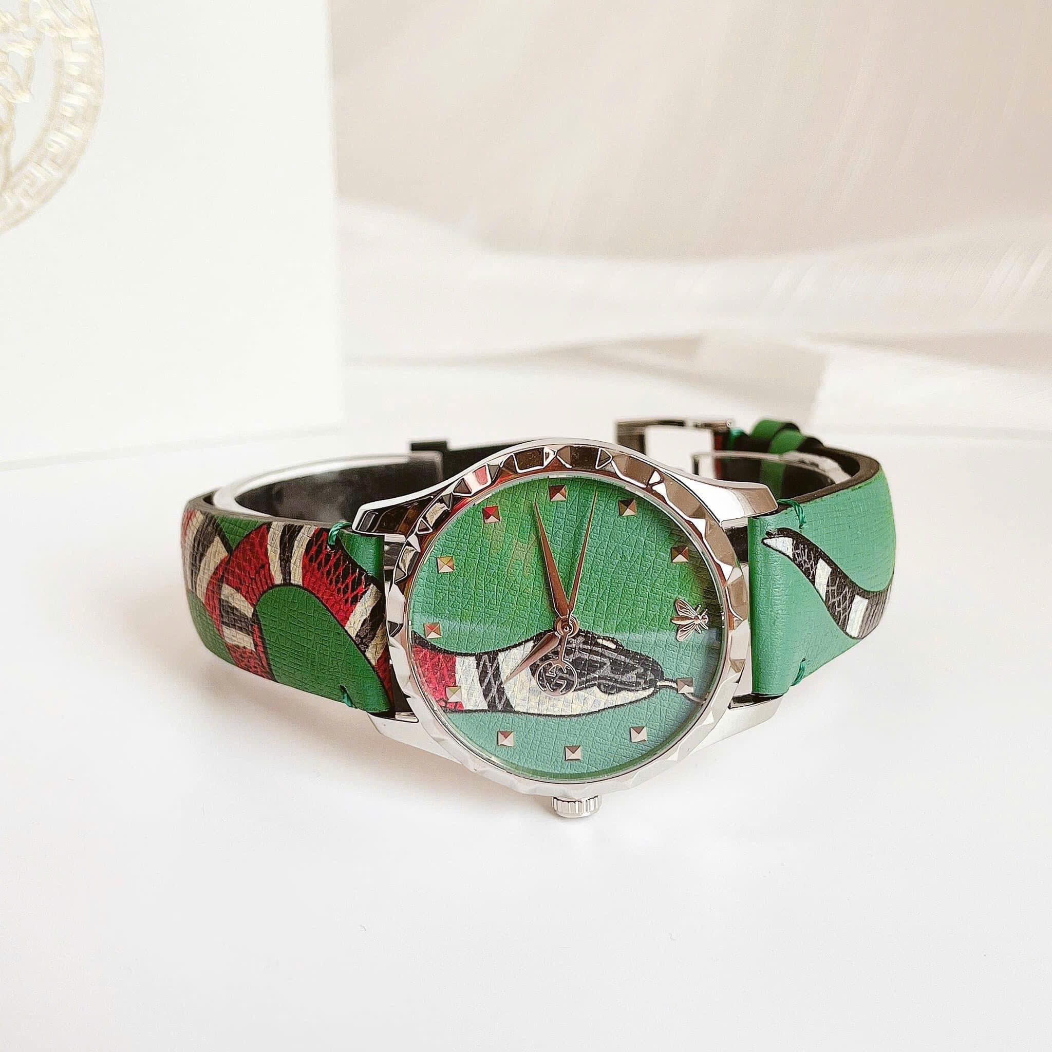 Đồng Hồ Gucci G-Timeless Textured |Nữ |Mặt Đầu Rắn |Dây Da Xanh Lá |Máy Pin (Quartz) |Size 38mm |donghogiatot.vn
