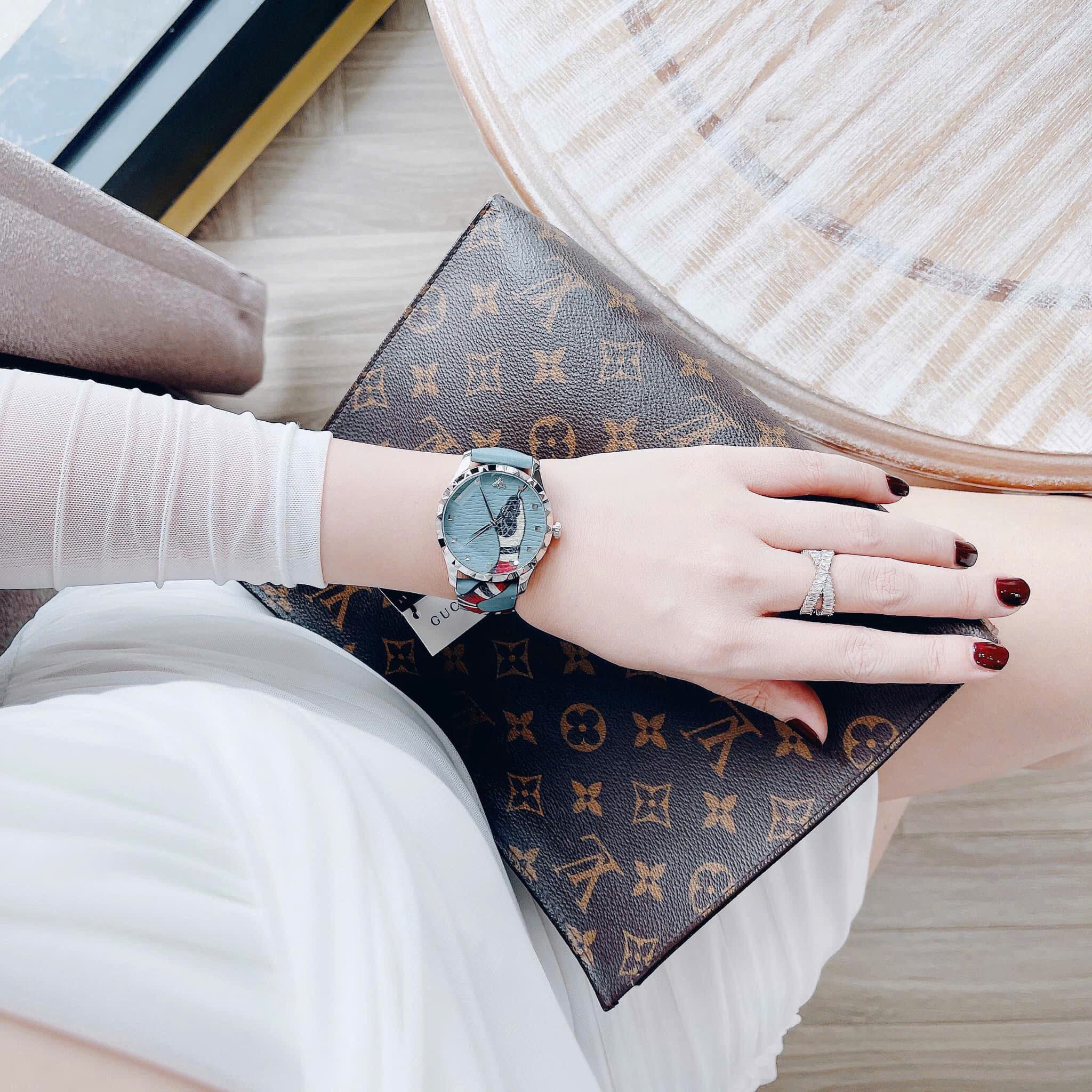 Đồng Hồ Gucci G-Timeless Textured-Snake |Nữ |Dây Da Xanh Dương Họa Tiết Rắn |Máy Pin (Quartz) |Size 38mm |donghogiatot.vn