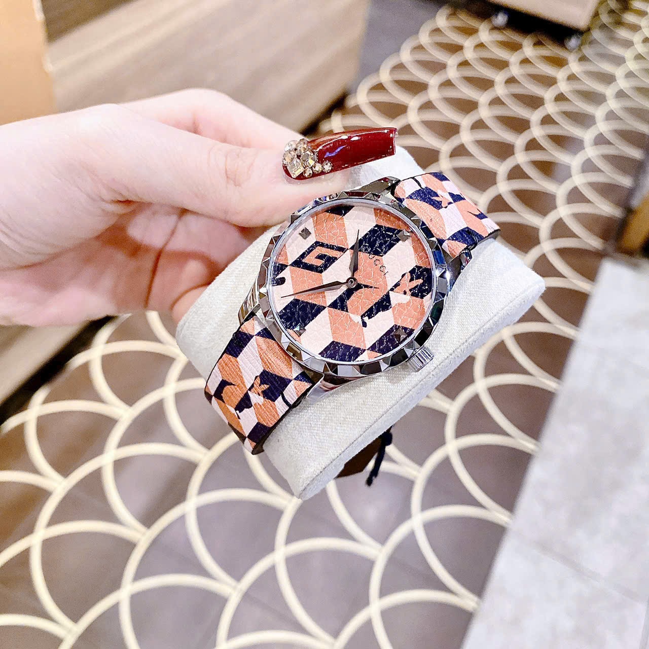 Đồng Hồ Gucci  G-Timeless |Unisex |Mặt Silver |Dây Da 2 Màu Nâu Đen |Máy Pin (Quartz) |Size 38mm |donghogiatot.vn