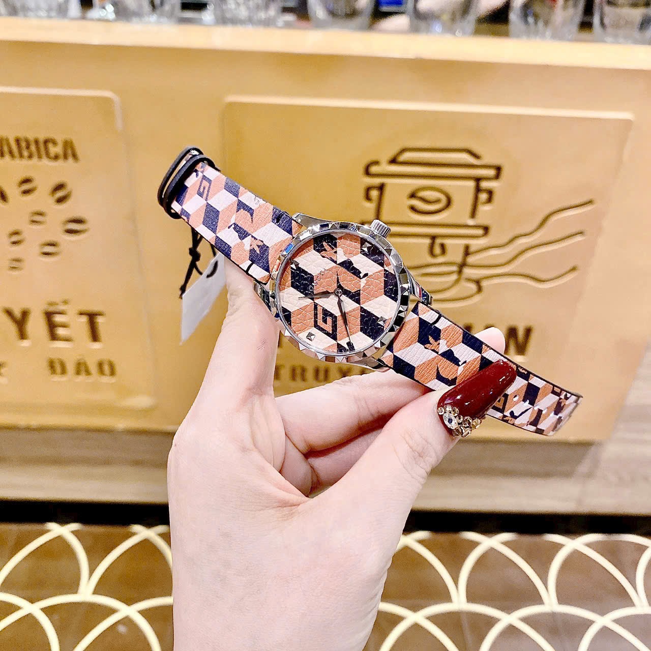 Đồng Hồ Gucci  G-Timeless |Unisex |Mặt Silver |Dây Da 2 Màu Nâu Đen |Máy Pin (Quartz) |Size 38mm |donghogiatot.vn