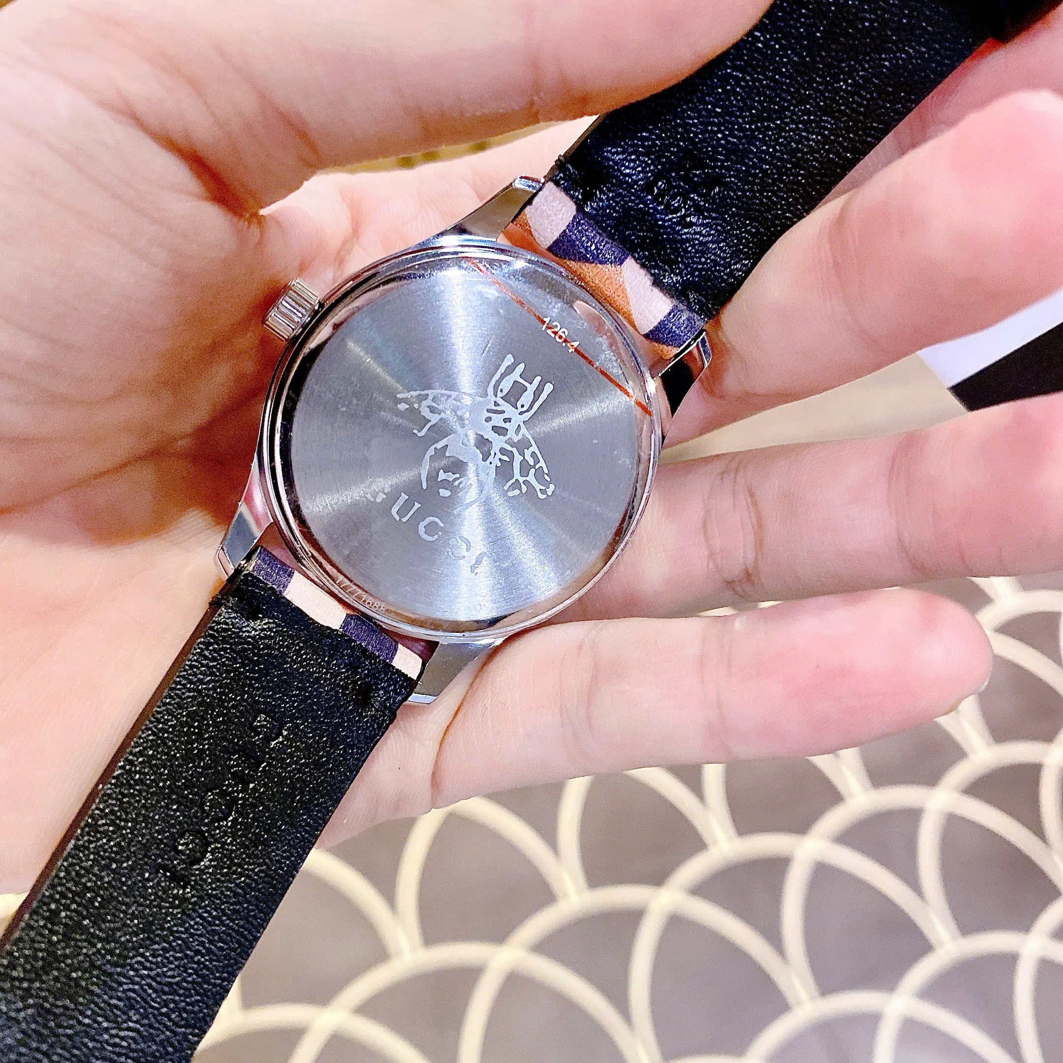 Đồng Hồ Gucci  G-Timeless |Unisex |Mặt Silver |Dây Da 2 Màu Nâu Đen |Máy Pin (Quartz) |Size 38mm |donghogiatot.vn