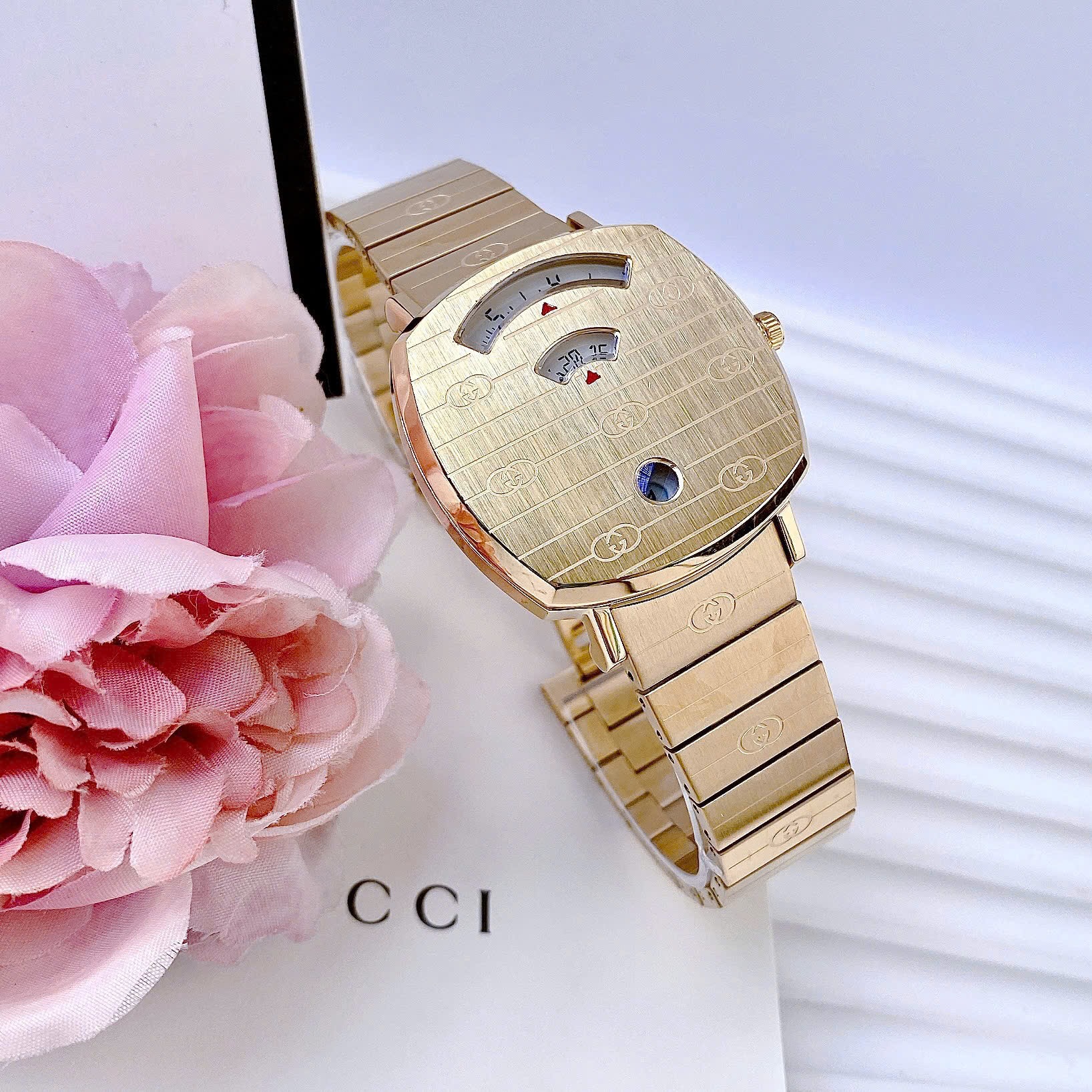 Đồng Hồ Gucci Grip |Nữ |Mặt Vuông |Dây Kim Loại Vàng Gold |Máy Pin (Quartz) |Size 36mm |donghogiatot.vn