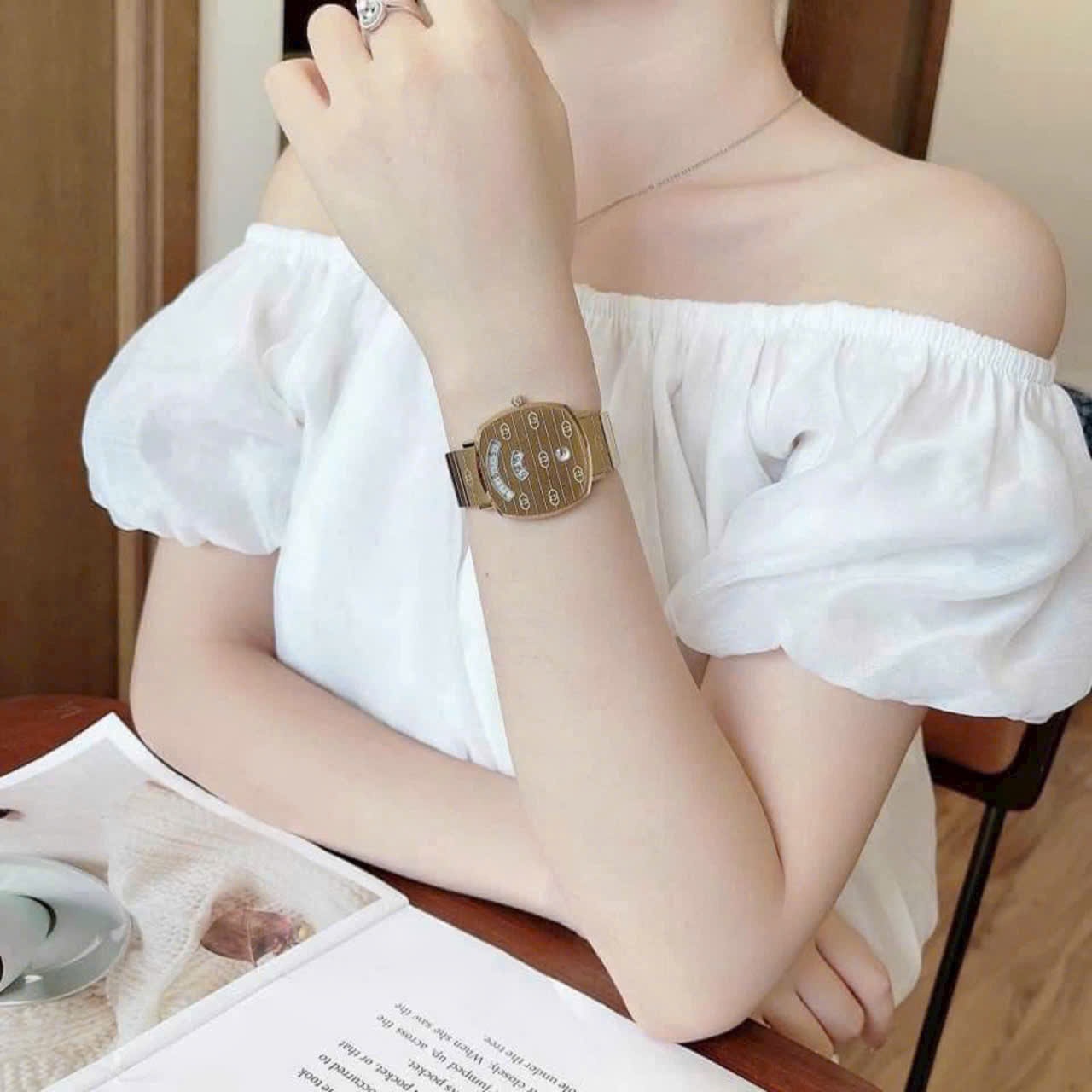 Đồng Hồ Gucci Grip |Nữ |Mặt Vuông |Dây Kim Loại Vàng Gold |Máy Pin (Quartz) |Size 36mm |donghogiatot.vn