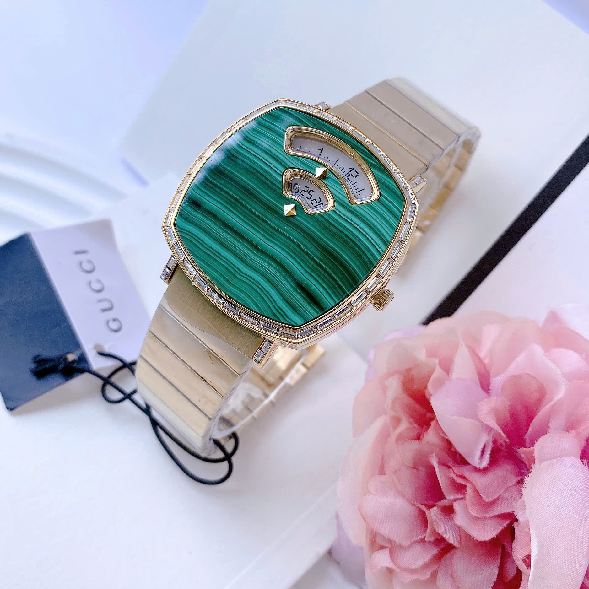 Đồng Hồ Gucci Grip |Nữ |Mặt Vuông Xanh Lá |Đính Đá |Dây Kim Loại Vàng Gold |Máy Pin (Quartz) |Size 36mm |donghogiatot.vn
