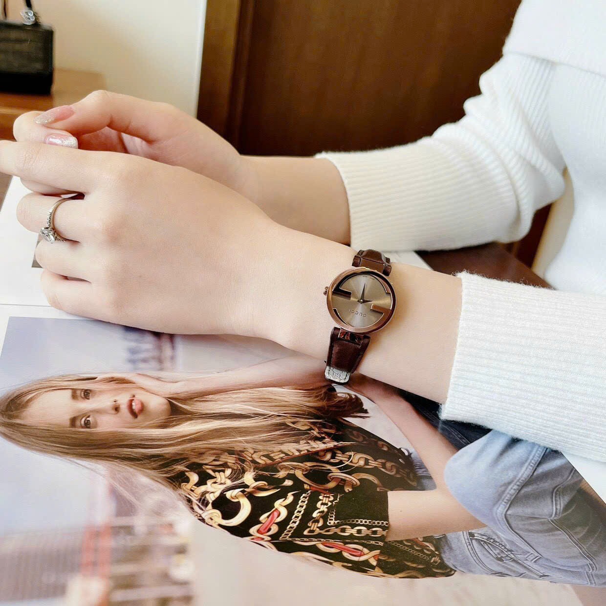 Đồng Hồ Gucci Interlocking |Nữ Giới |Mặt Nâu |Rose Gold |Dây Da Nâu |Máy Pin (Quartz) |Size 29mm |donghogiatot.vn