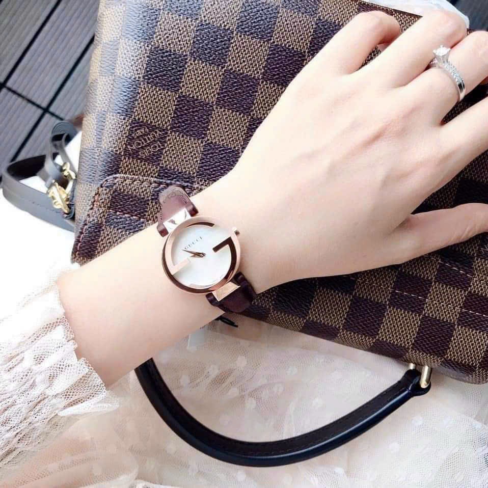 Đồng Hồ Gucci Interlocking |Nữ giới |Mặt Trắng |Rose Gold |Dây Da Nâu |Máy Pin (Quartz) |Size 29mm |donghogiatot.vn