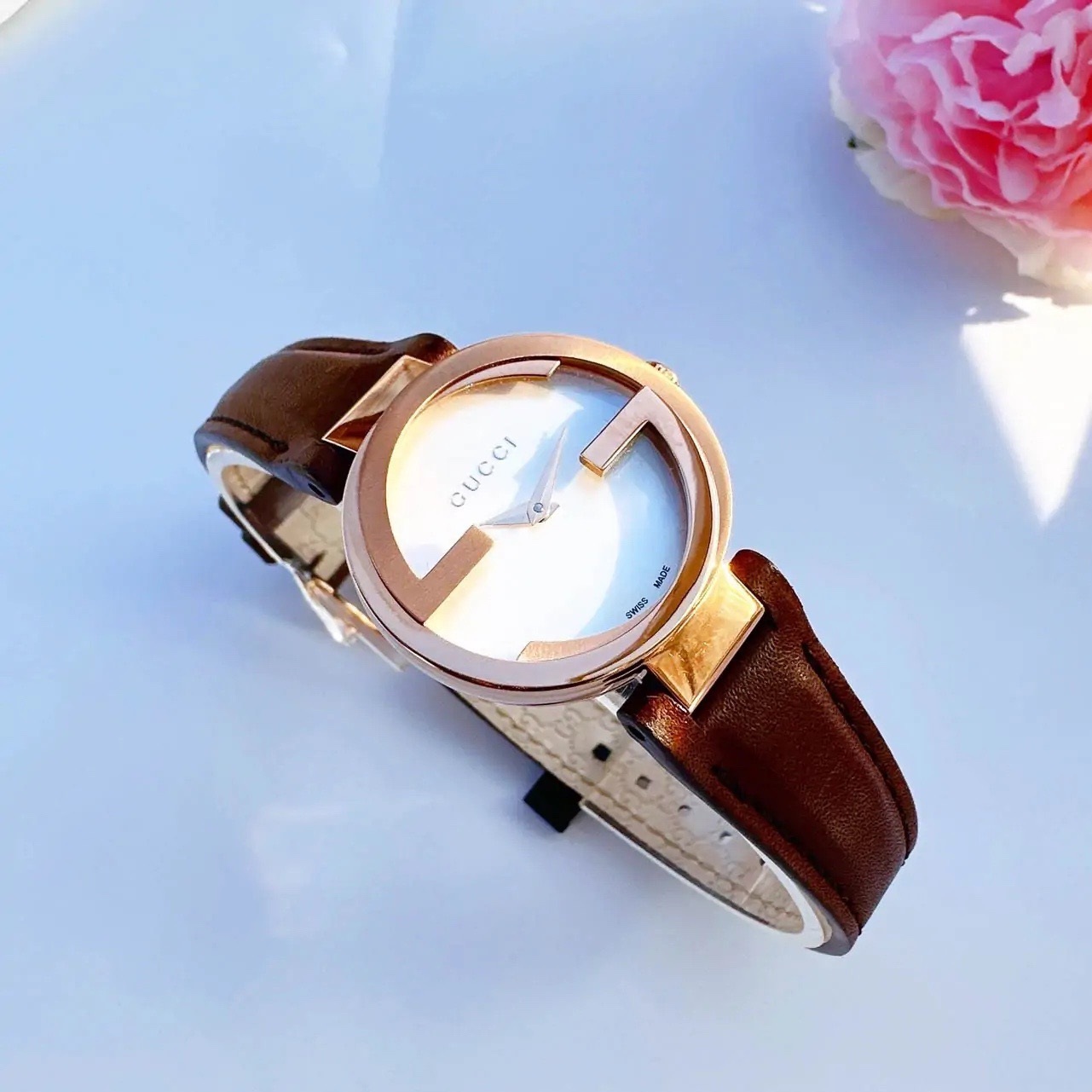 Đồng Hồ Gucci Interlocking |Nữ giới |Mặt Trắng |Rose Gold |Dây Da Nâu |Máy Pin (Quartz) |Size 29mm |donghogiatot.vn