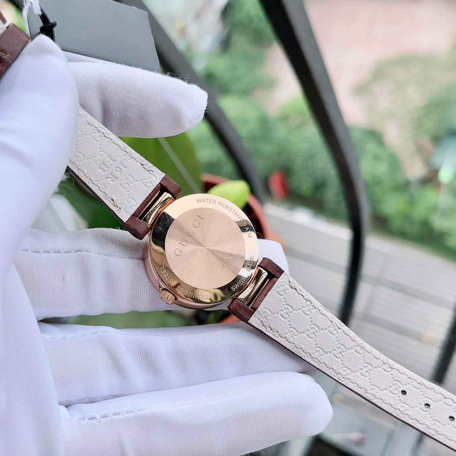 Đồng Hồ Gucci Interlocking |Nữ giới |Mặt Trắng |Rose Gold |Dây Da Nâu |Máy Pin (Quartz) |Size 29mm |donghogiatot.vn