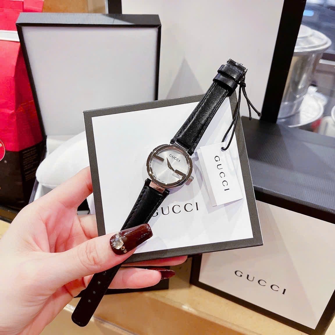 Đồng Hồ Gucci Interlocking |Nữ Giới |Mặt Trắng |Dây Da Đen |Máy Pin (Quartz) |Size 29mm |donghogiatot.vn