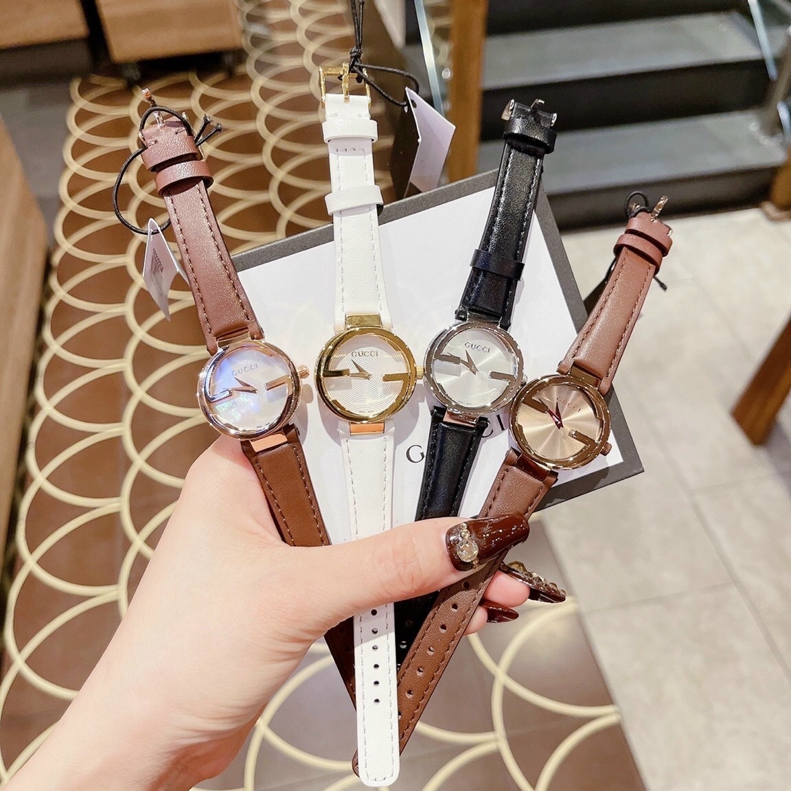 Đồng Hồ Gucci Interlocking |Nữ Giới |Vàng Gold |Dây Da Màu Trắng |Máy Pin (Quartz) |Size 29mm |donghogiatot.vn