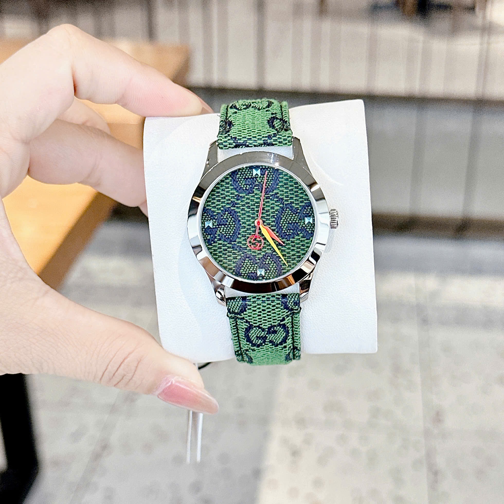 Đồng Hồ Gucci Multicolor G-Timeless |Nữ Giới |Mặt Tròn |Dây Da Xanh Lá |Máy Pin (Quartz) |Size 38mm |donghogiatot.vn