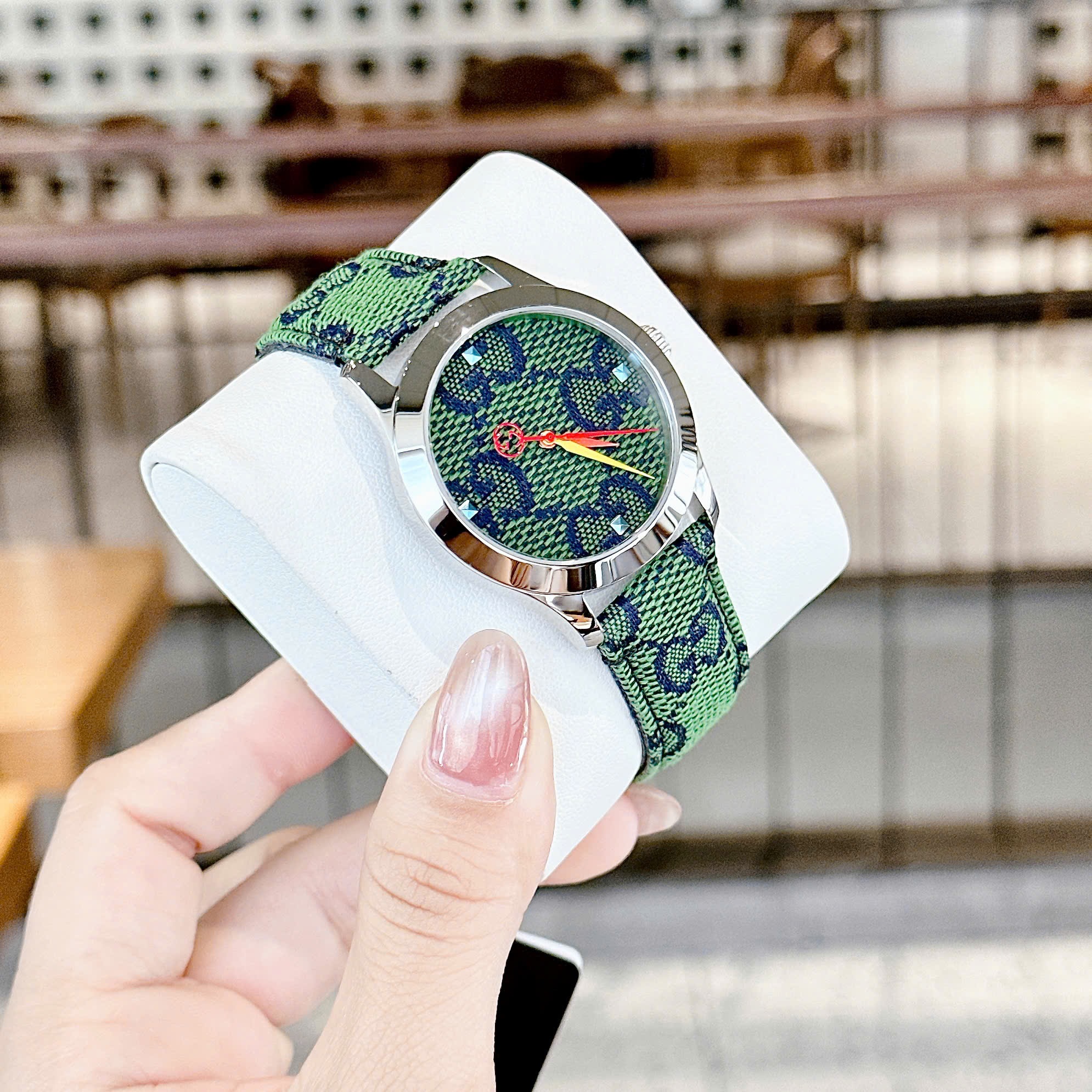 Đồng Hồ Gucci Multicolor G-Timeless |Nữ Giới |Mặt Tròn |Dây Da Xanh Lá |Máy Pin (Quartz) |Size 38mm |donghogiatot.vn