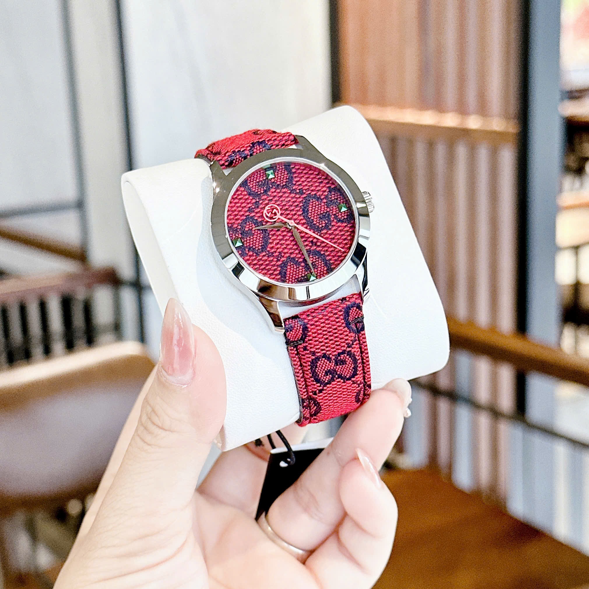 Đồng Hồ Gucci Multicolor G-Timeless |Nữ Giới |Mặt Tròn |Dây Vải Bọc Da Đỏ |Máy Pin (Quartz) |Size 38mm |donghogiatot.vn