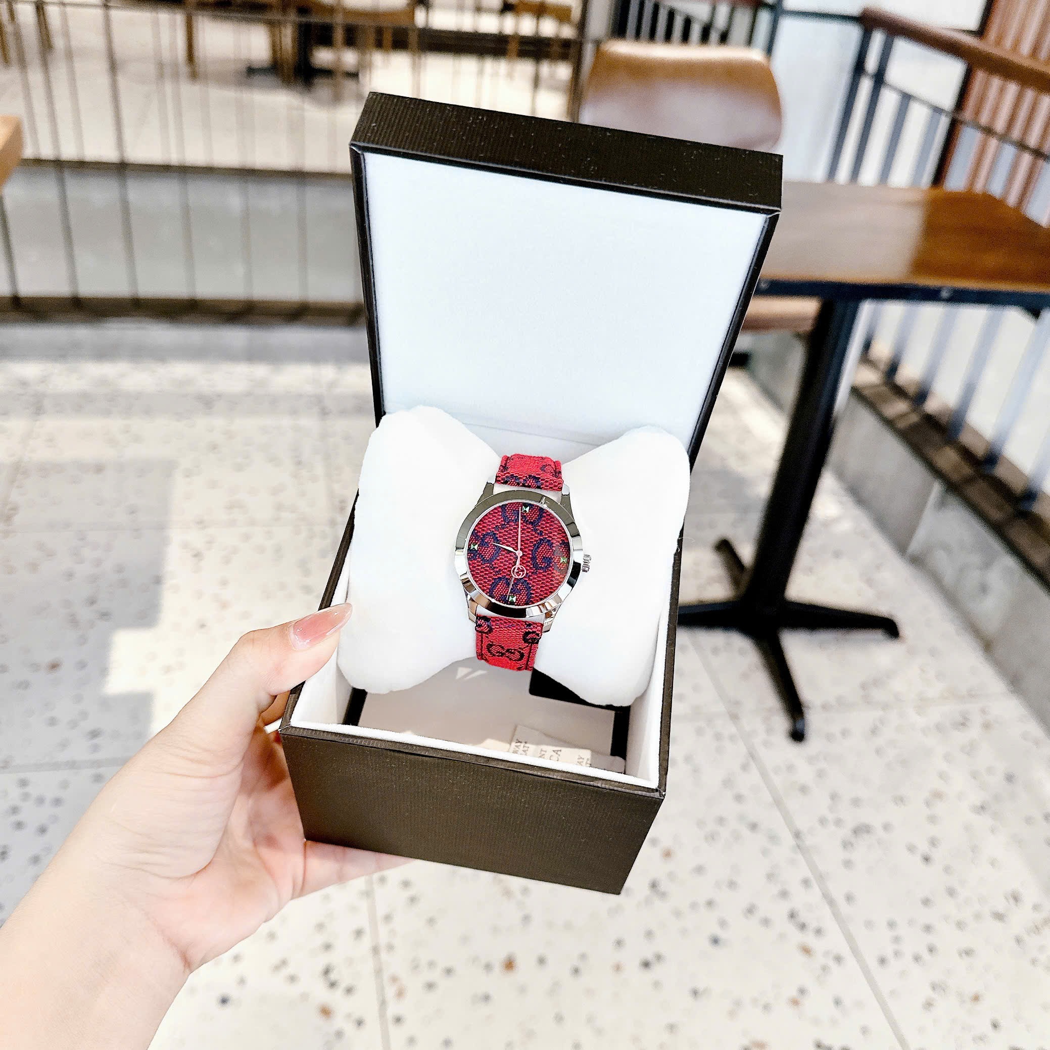 Đồng Hồ Gucci Multicolor G-Timeless |Nữ Giới |Mặt Tròn |Dây Vải Bọc Da Đỏ |Máy Pin (Quartz) |Size 38mm |donghogiatot.vn