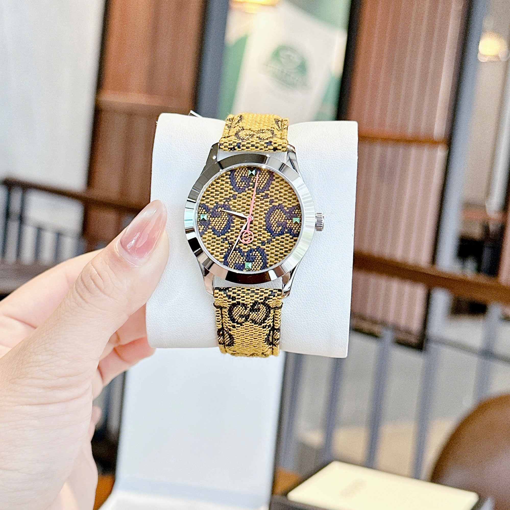 Đồng Hồ Gucci Multicolor G-Timeless |Nữ Giới |Mặt Tròn |Dây Vải Màu Vàng |Máy Pin (Quartz) |Size 38mm |donghogiatot.vn