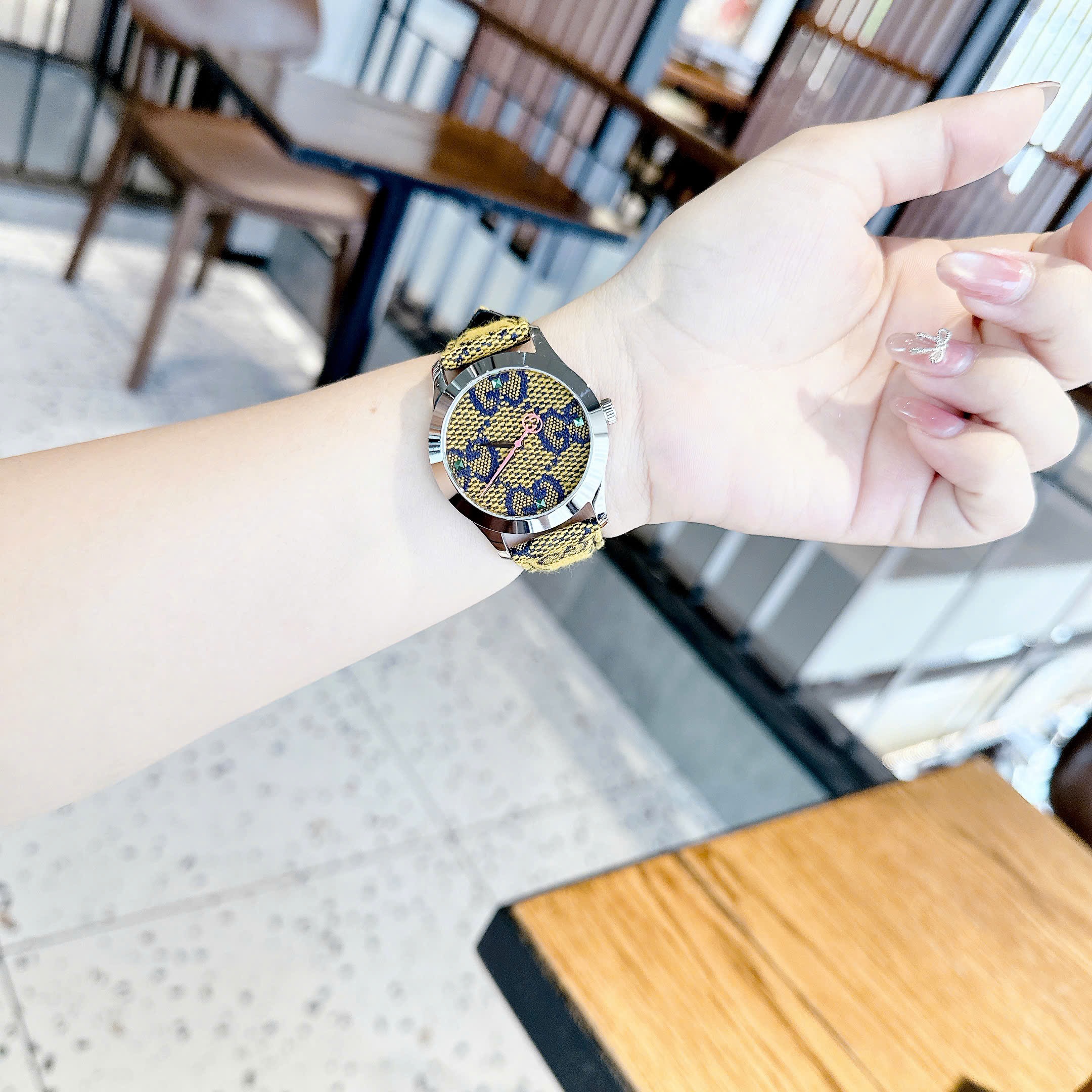 Đồng Hồ Gucci Multicolor G-Timeless |Nữ Giới |Mặt Tròn |Dây Vải Màu Vàng |Máy Pin (Quartz) |Size 38mm |donghogiatot.vn