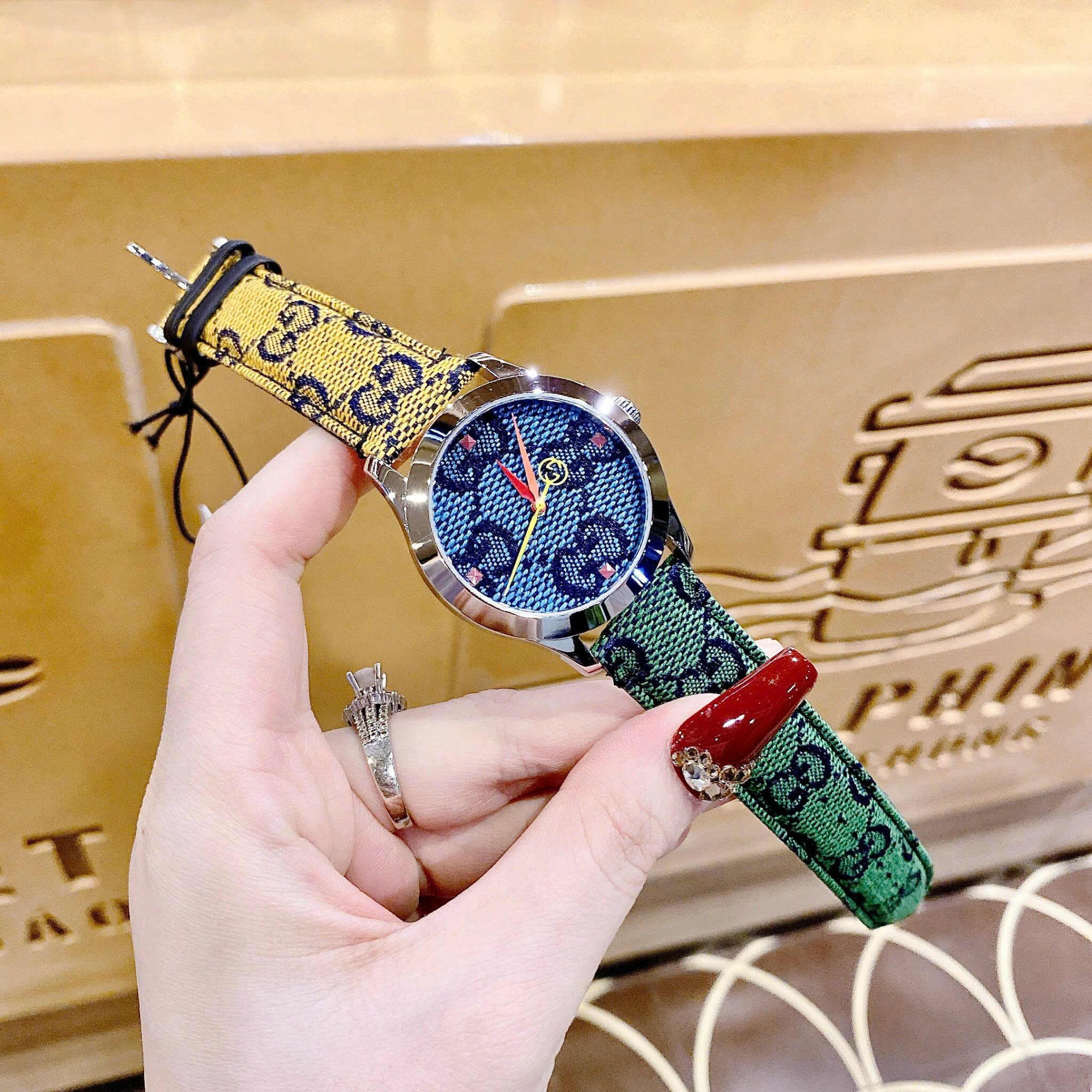 Đồng Hồ Gucci Multicolor G-Timeless |Nữ Giới |Mặt Xanh Dương |Dây Da 2 Màu |Máy Pin (Quartz) |Size 38mm |donghogiatot.vn