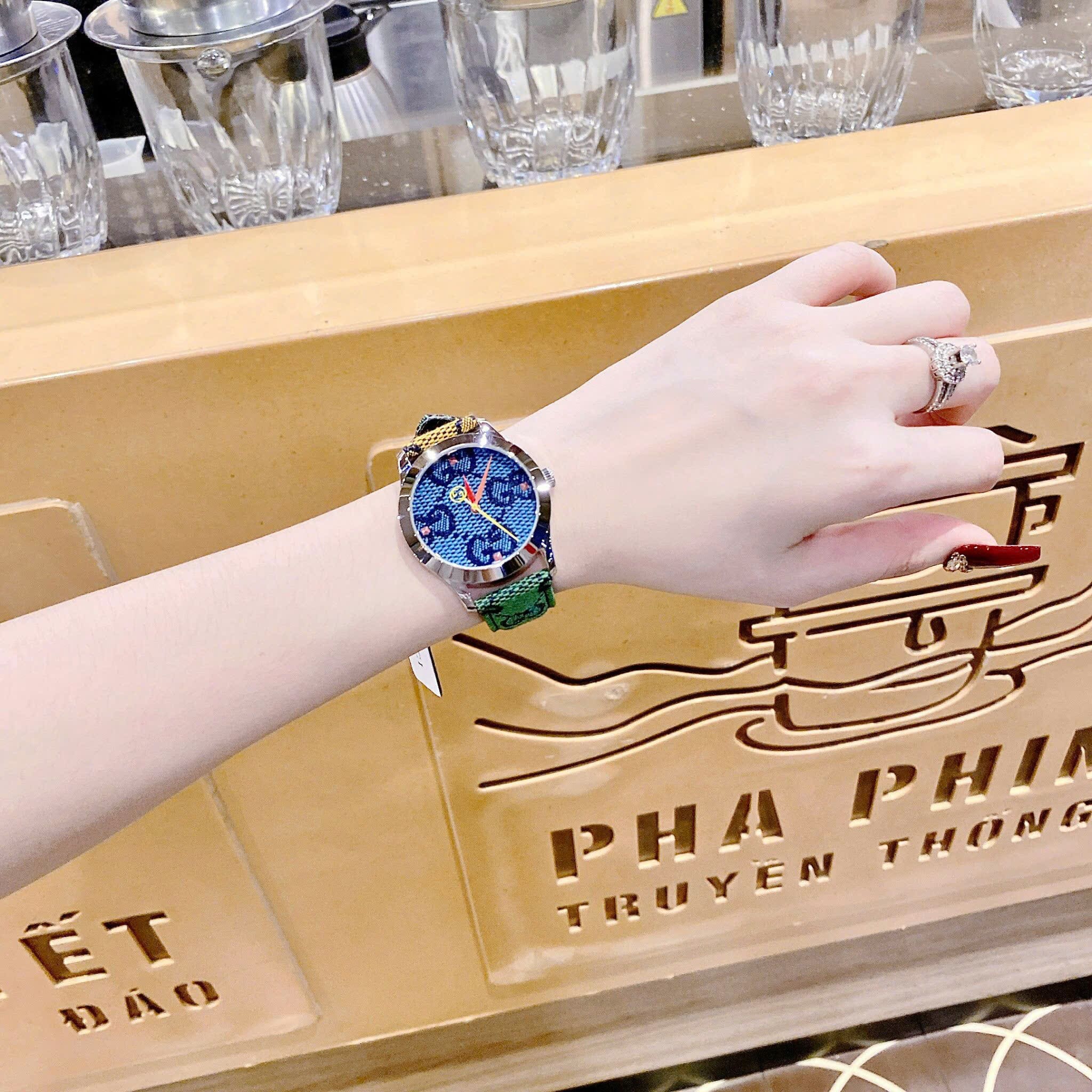 Đồng Hồ Gucci Multicolor G-Timeless |Nữ Giới |Mặt Xanh Dương |Dây Da 2 Màu |Máy Pin (Quartz) |Size 38mm |donghogiatot.vn