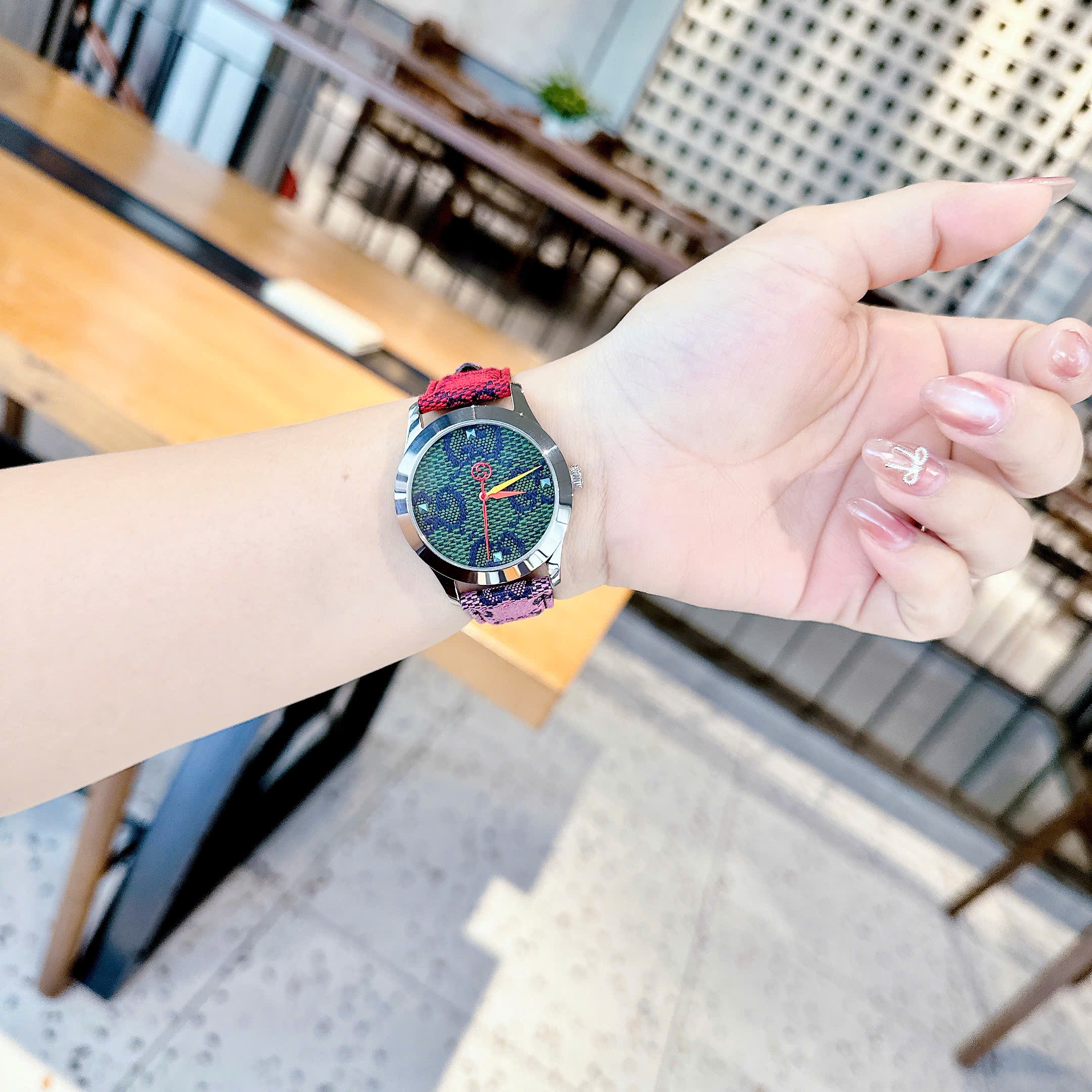 Đồng Hồ Gucci Multicolor G-Timeless |Nữ Giới |Mặt Xanh Lá |Dây Da Đỏ Tím |Máy Pin (Quartz) |Size 38mm |donghogiatot.vn