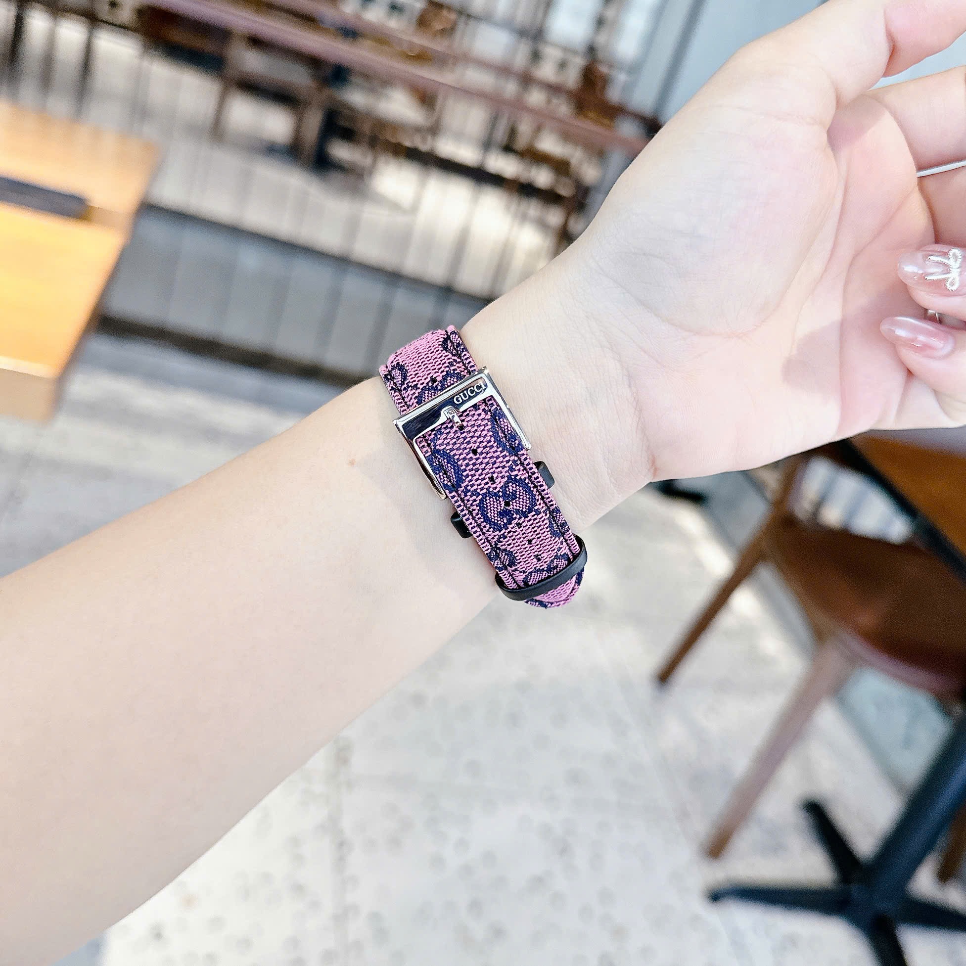 Đồng Hồ Gucci Multicolor G-Timeless |Nữ Giới |Mặt Xanh Lá |Dây Da Đỏ Tím |Máy Pin (Quartz) |Size 38mm |donghogiatot.vn