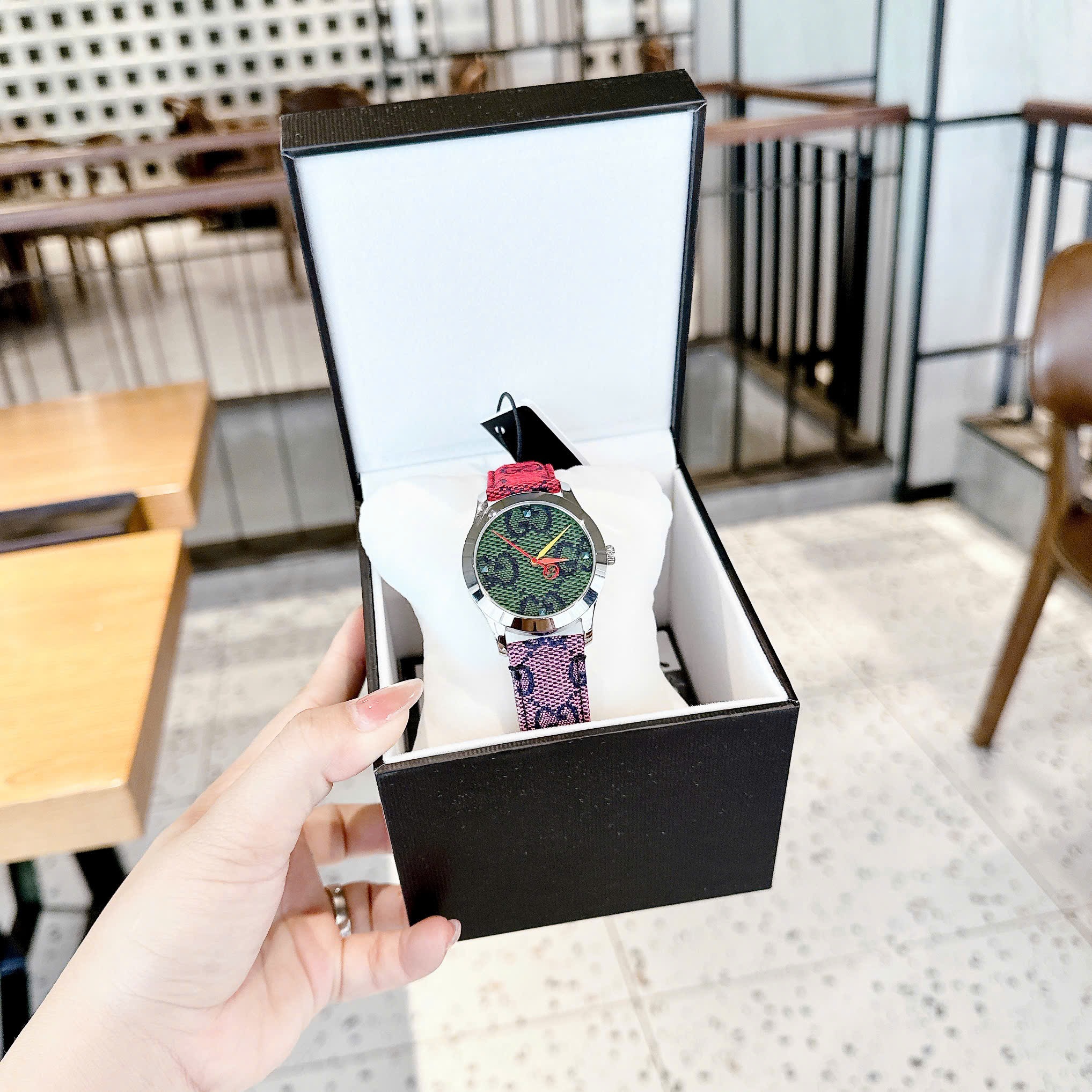 Đồng Hồ Gucci Multicolor G-Timeless |Nữ Giới |Mặt Xanh Lá |Dây Da Đỏ Tím |Máy Pin (Quartz) |Size 38mm |donghogiatot.vn