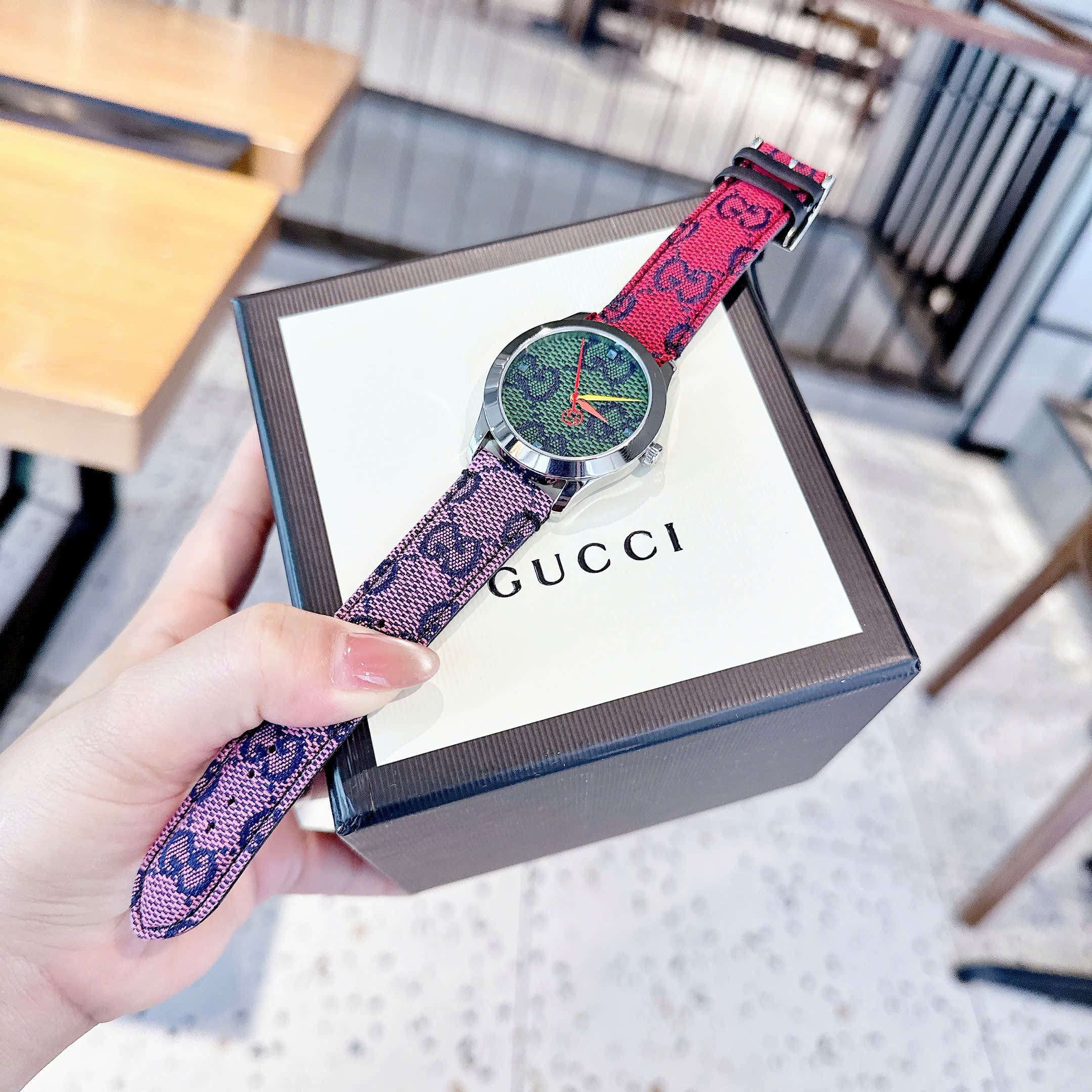 Đồng Hồ Gucci Multicolor G-Timeless |Nữ Giới |Mặt Xanh Lá |Dây Da Đỏ Tím |Máy Pin (Quartz) |Size 38mm |donghogiatot.vn