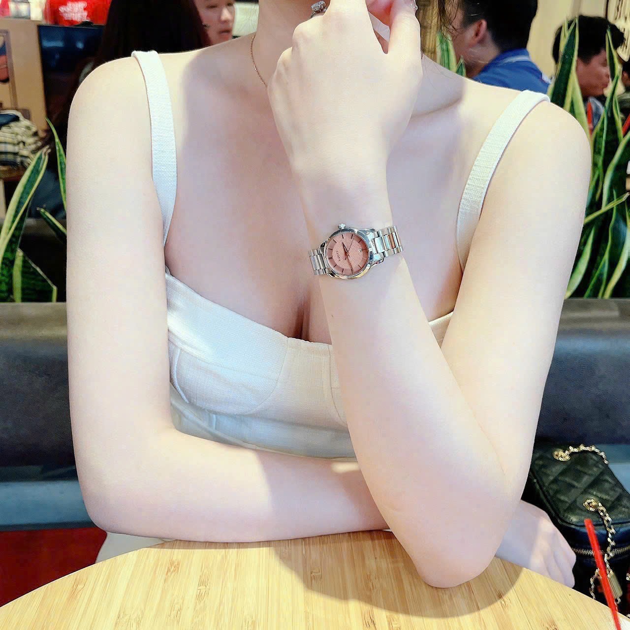 Đồng Hồ Gucci Timeless Pink |Nữ Giới |Mặt Tròn |Dây Kim Loại Silver |Máy Pin (Quartz) |Size 28mm |donghogiatot.vn