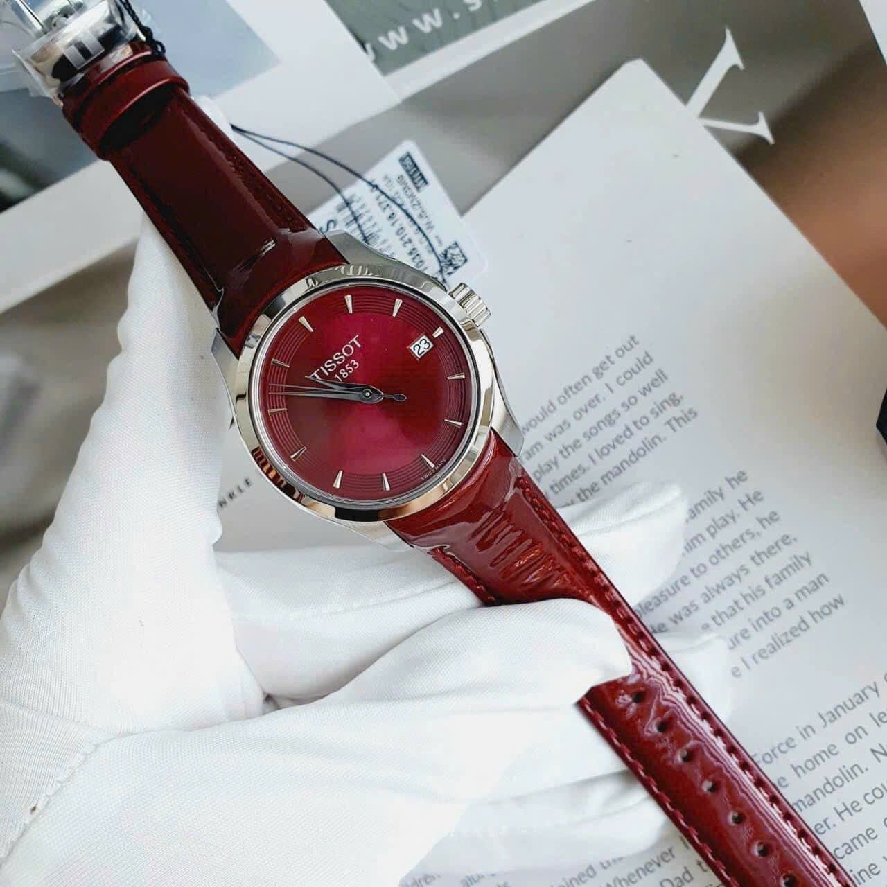 Tissot Couturier |Nữ Giới |Mặt Đỏ |Dây Da Đỏ Mận |Máy Pin (Máy Quartz) |Size Vừa Tay 32mm |Donghogiatot.vn