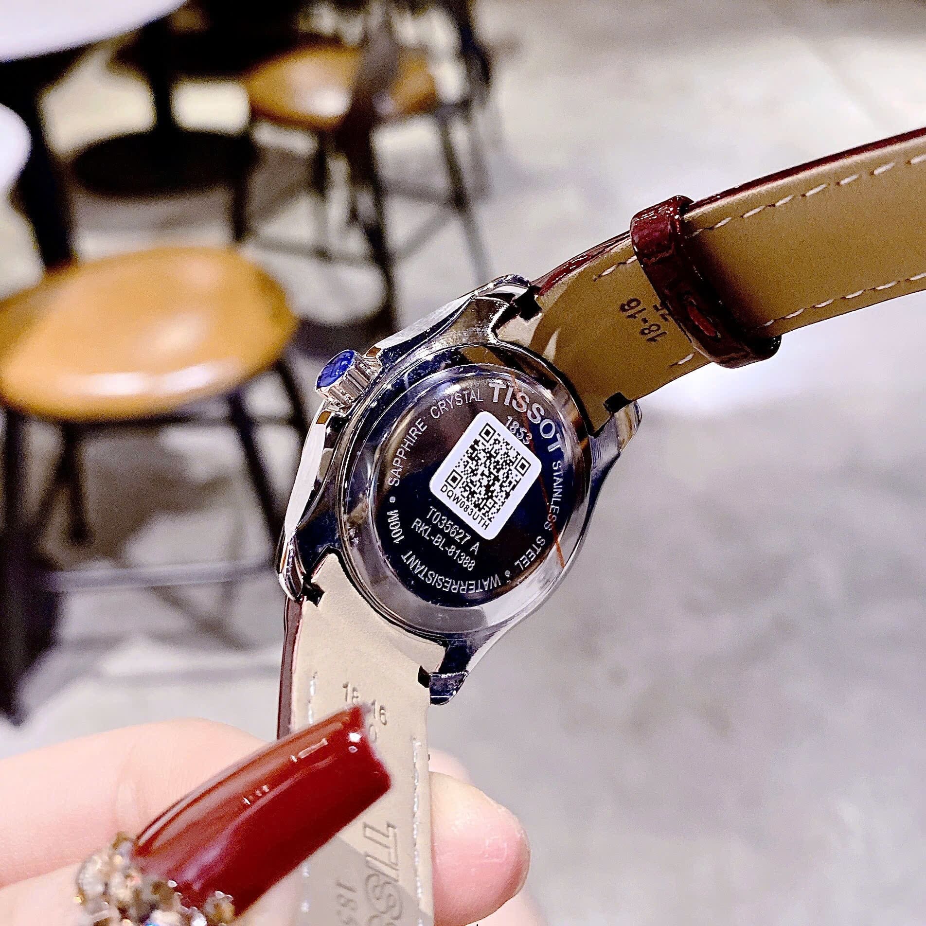 Tissot Couturier |Nữ Giới |Mặt Đỏ |Dây Da Đỏ Mận |Máy Pin (Máy Quartz) |Size Vừa Tay 32mm |Donghogiatot.vn