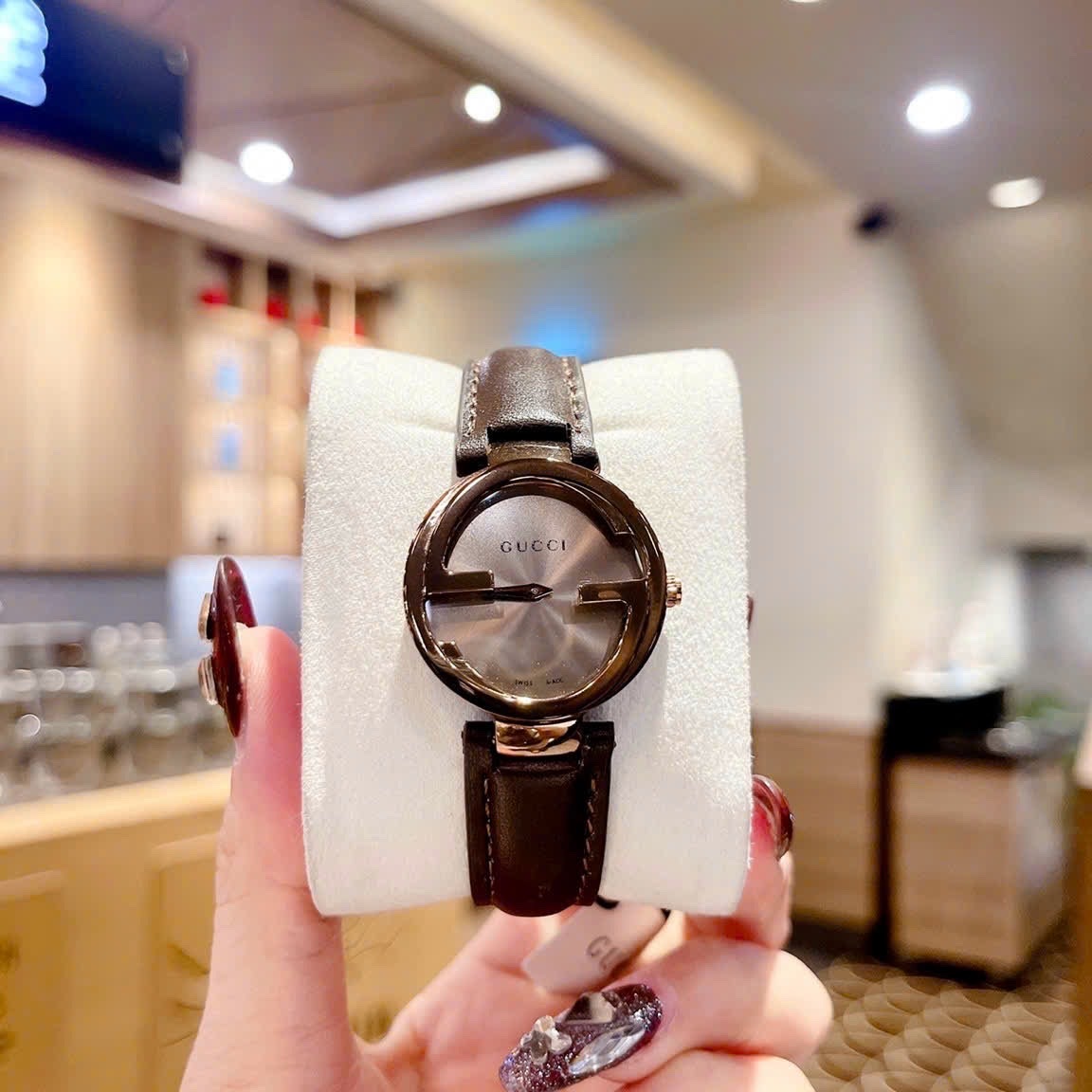 Đồng Hồ Gucci Interlocking |Cặp Đôi |Mặt Tròn |Dây Da Màu Nâu |Size 36x29mm |donghogiatot.vn