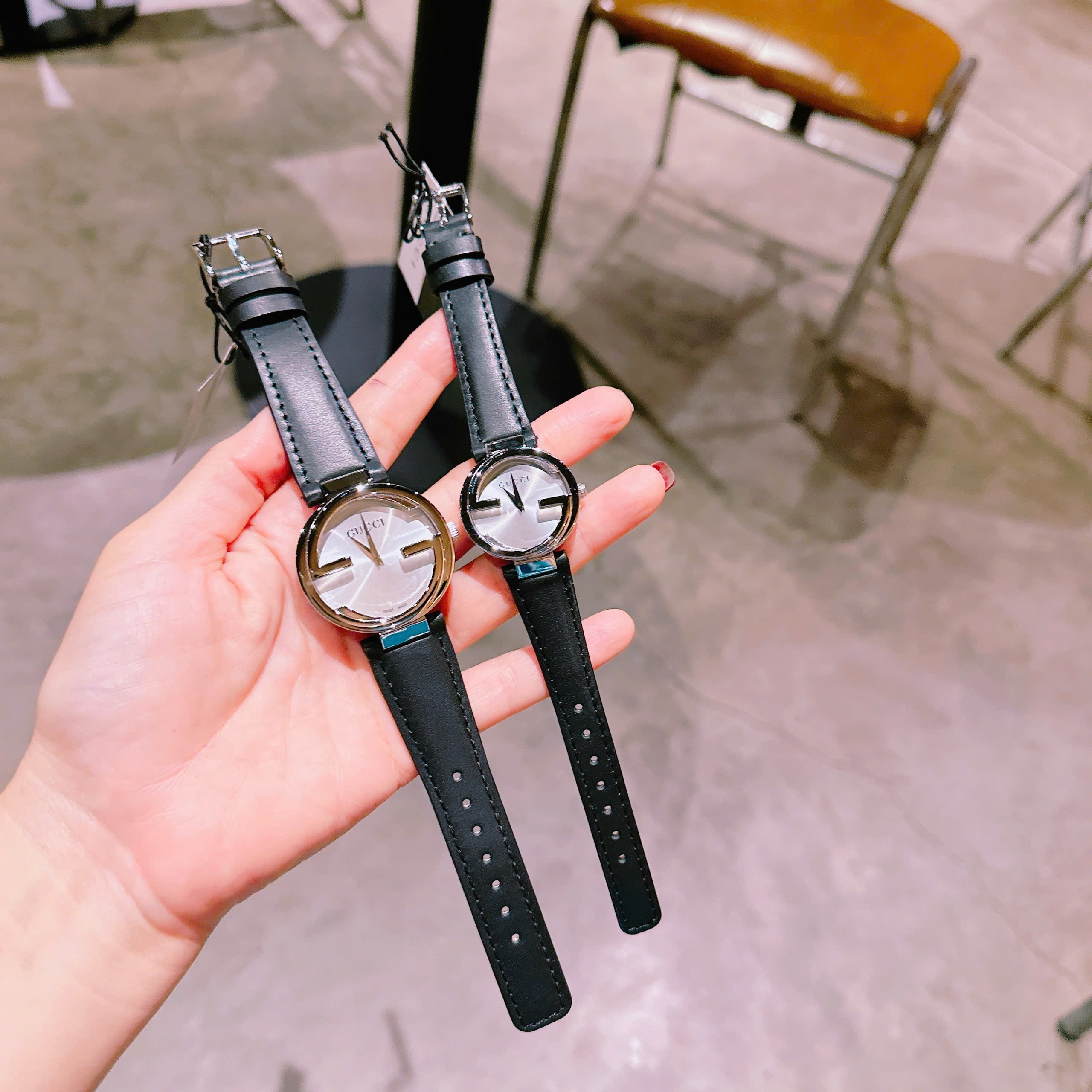 Đồng Hồ Gucci Interlocking |Cặp Đôi |Mặt Tròn Trắng |Dây Da Màu Đen |Size 36x29mm |donghogiatot.vn