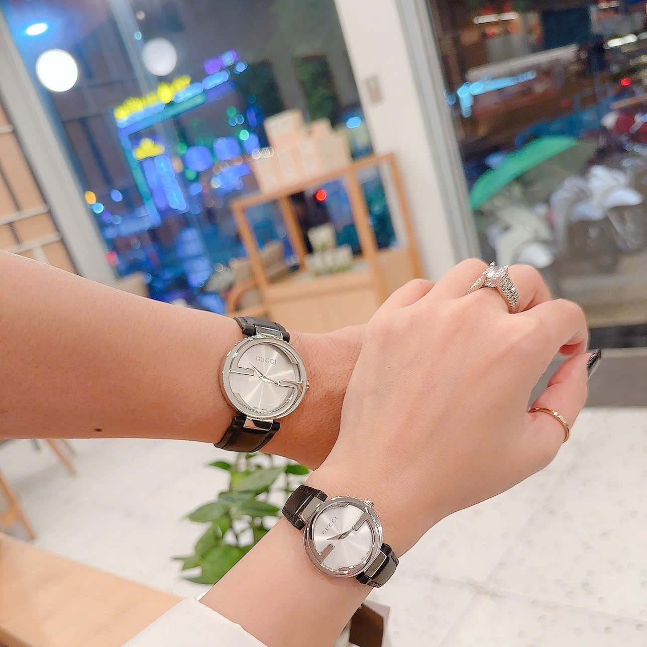 Đồng Hồ Gucci Interlocking |Cặp Đôi |Mặt Tròn Trắng |Dây Da Màu Đen |Size 36x29mm |donghogiatot.vn