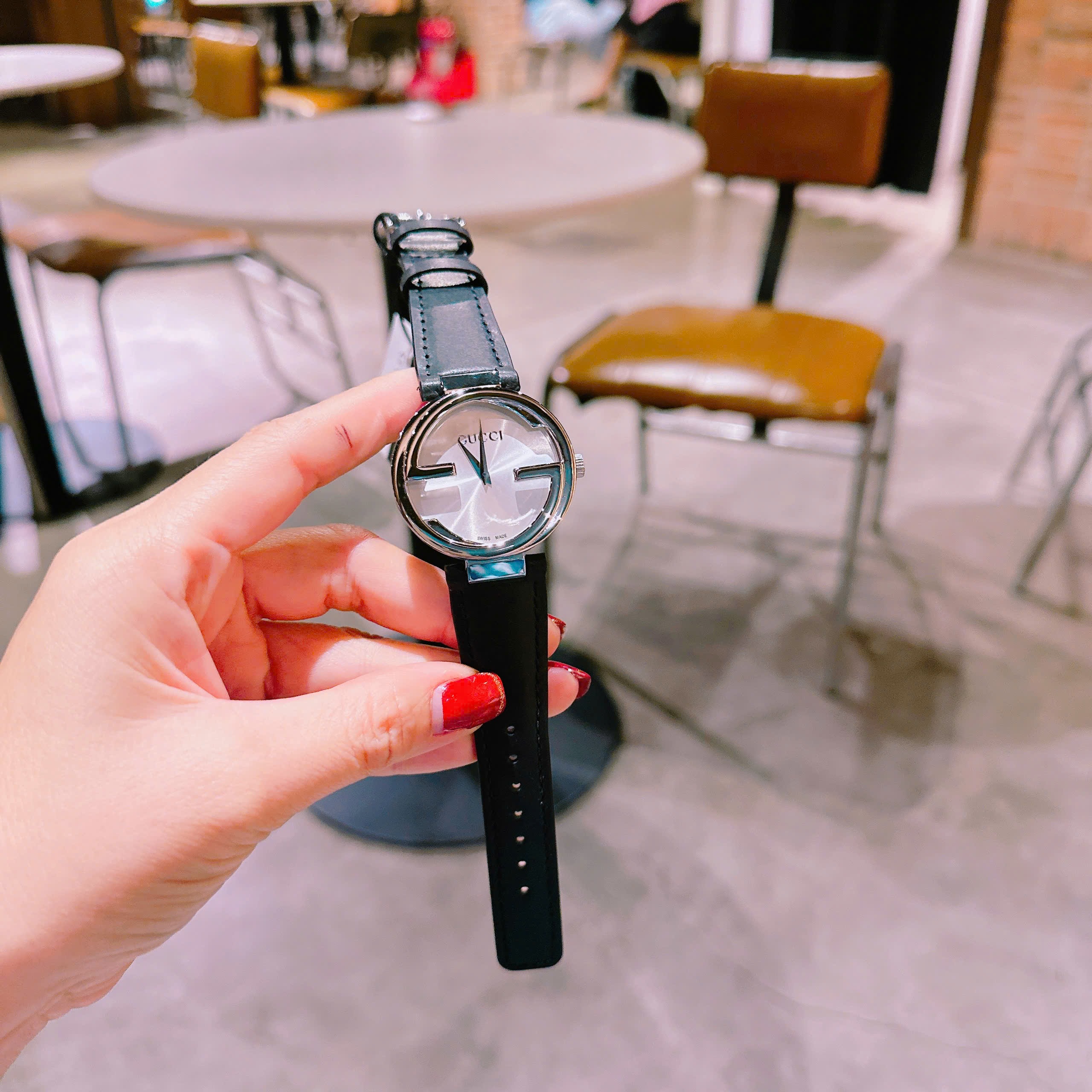 Đồng Hồ Gucci Interlocking |Cặp Đôi |Mặt Tròn Trắng |Dây Da Màu Đen |Size 36x29mm |donghogiatot.vn